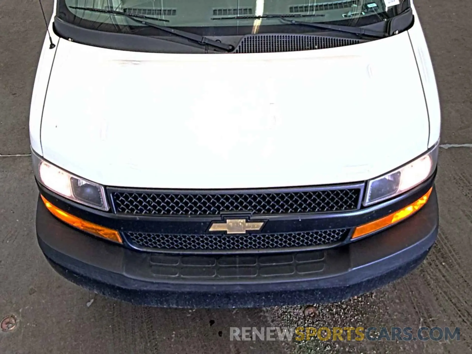 19 Photograph of a damaged car 1GCWGAFG5K1205939 CHEVROLET EXPRESS 2500 2019