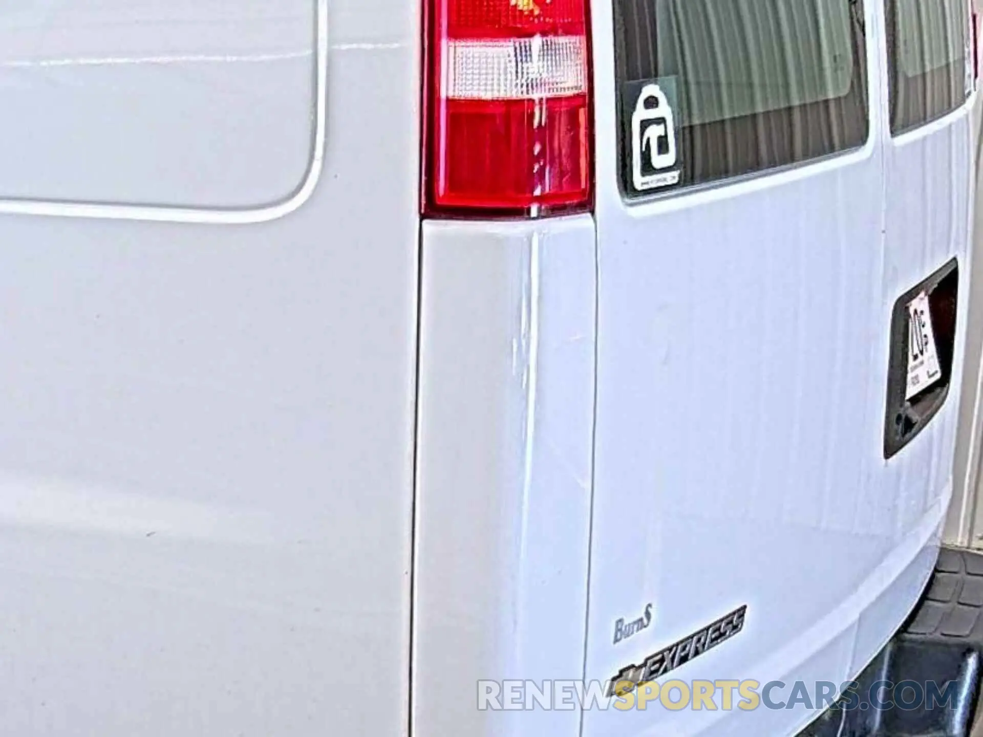 28 Photograph of a damaged car 1GCWGAFG5K1205939 CHEVROLET EXPRESS 2500 2019