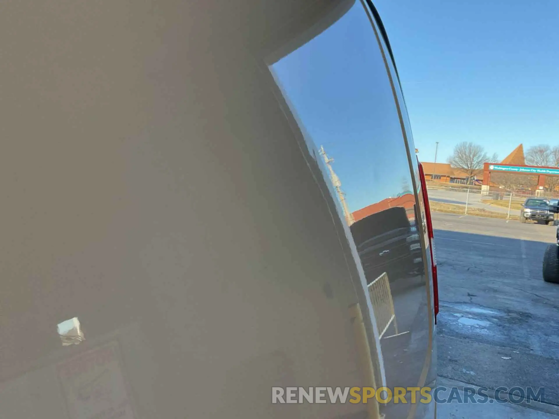 33 Photograph of a damaged car 1GCWGAFG5K1205939 CHEVROLET EXPRESS 2500 2019