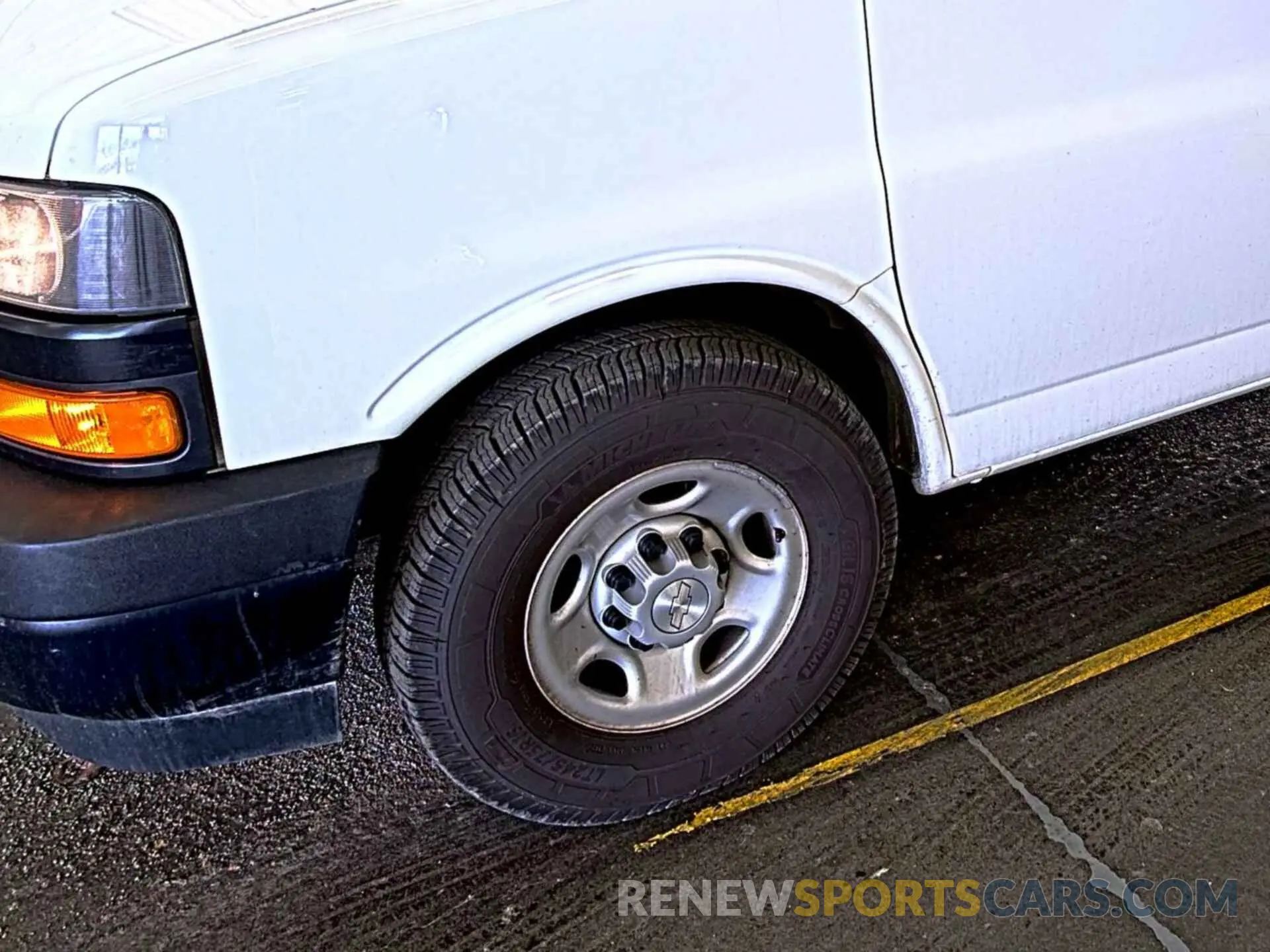 34 Photograph of a damaged car 1GCWGAFG5K1205939 CHEVROLET EXPRESS 2500 2019
