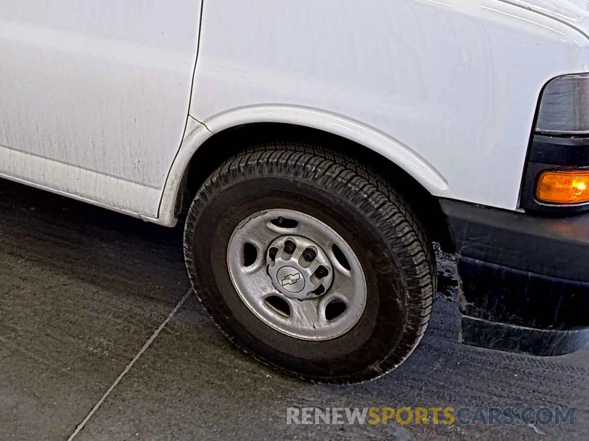 5 Photograph of a damaged car 1GCWGAFG5K1205939 CHEVROLET EXPRESS 2500 2019