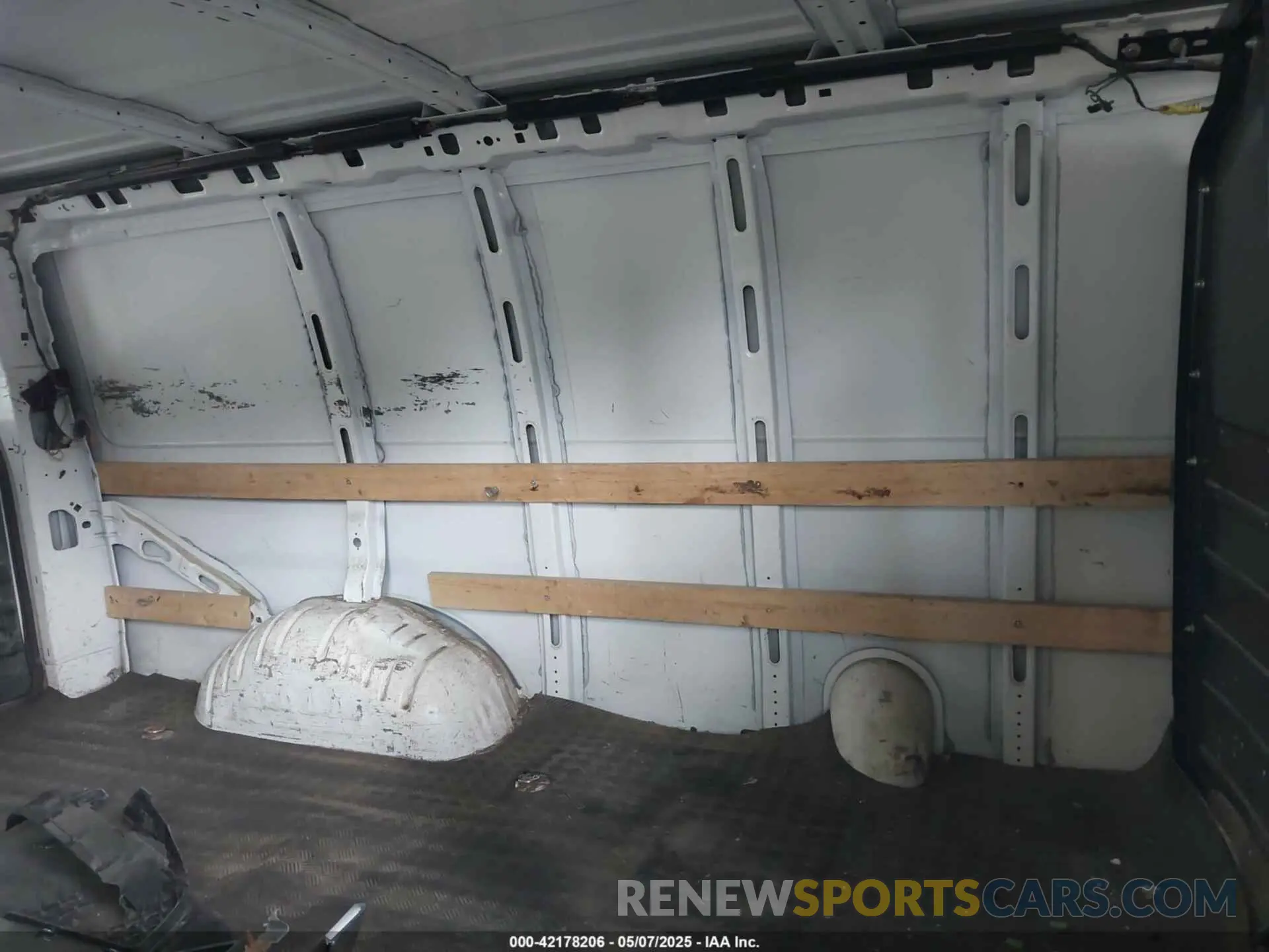8 Photograph of a damaged car 1GCWGAFG5K1218772 CHEVROLET EXPRESS 2500 2019