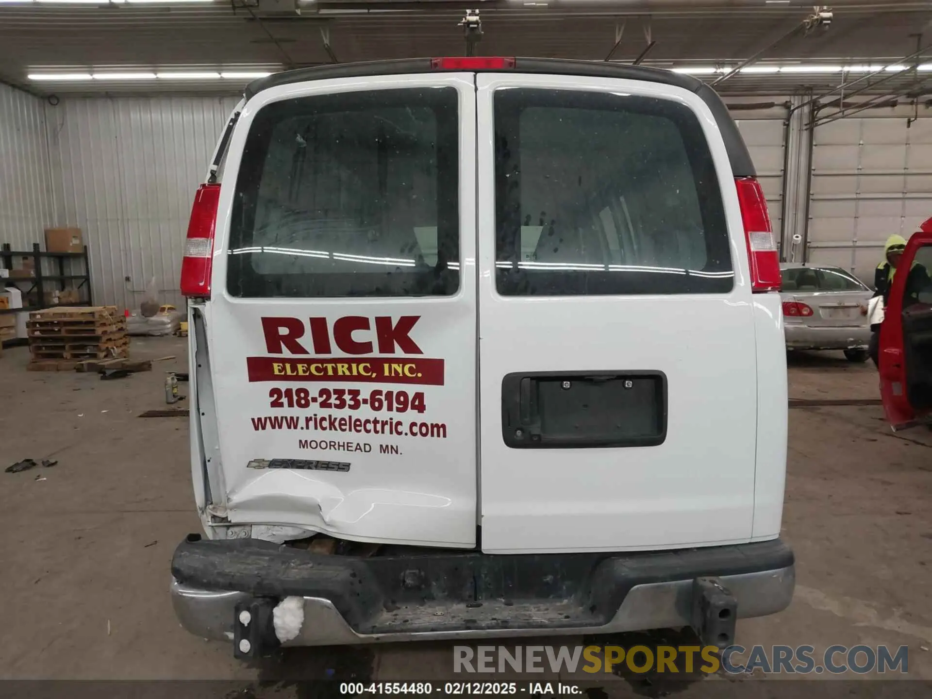 17 Photograph of a damaged car 1GCWGAFG5K1321545 CHEVROLET EXPRESS 2500 2019