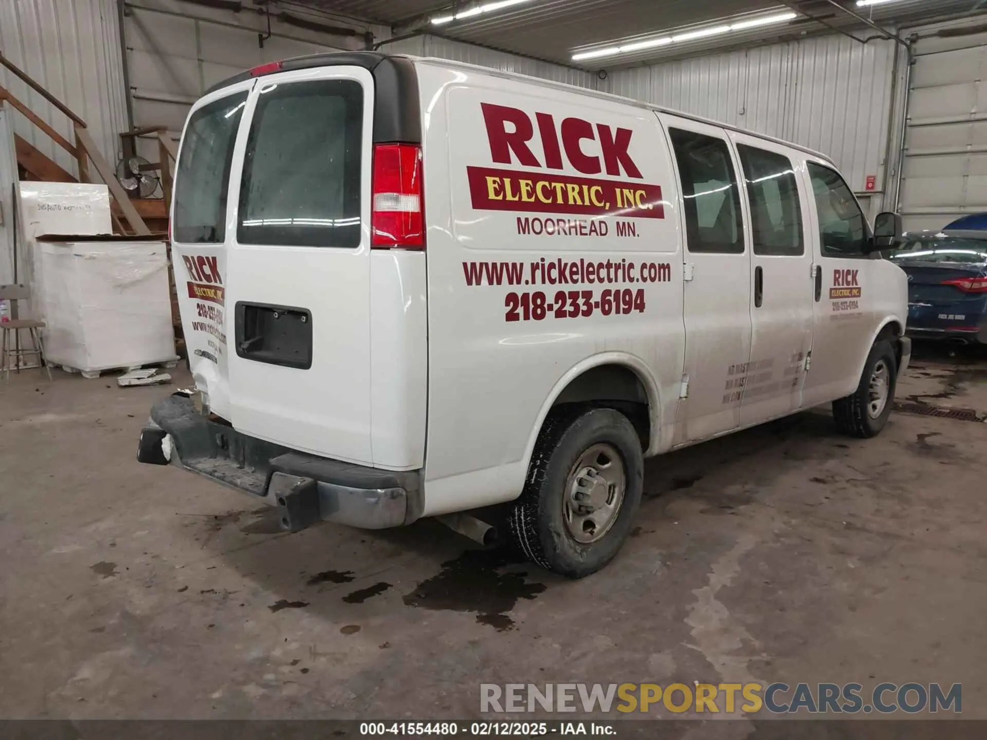 4 Photograph of a damaged car 1GCWGAFG5K1321545 CHEVROLET EXPRESS 2500 2019