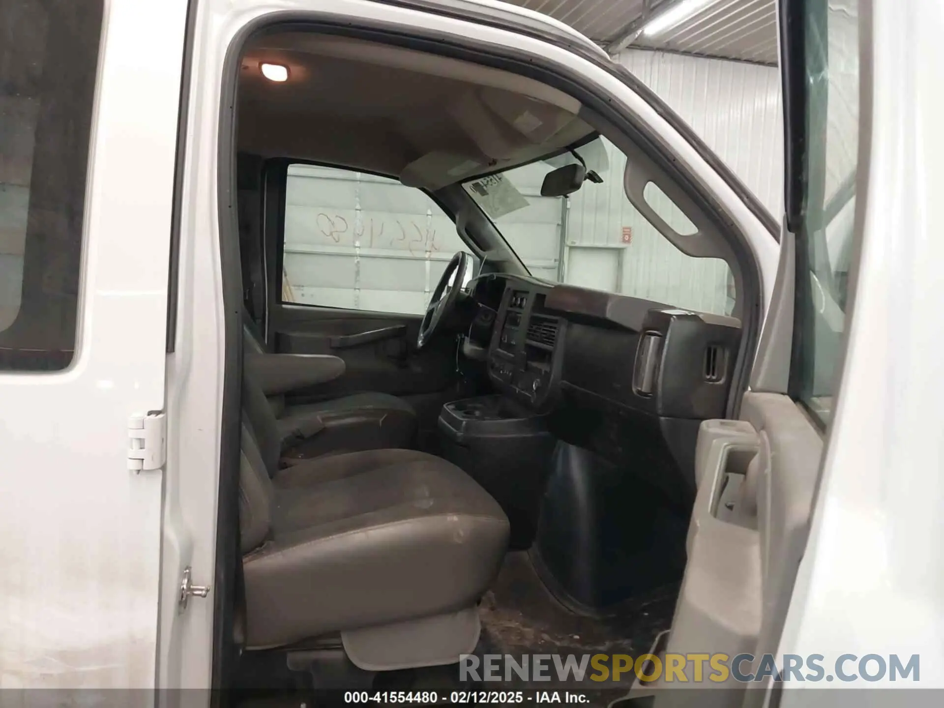5 Photograph of a damaged car 1GCWGAFG5K1321545 CHEVROLET EXPRESS 2500 2019