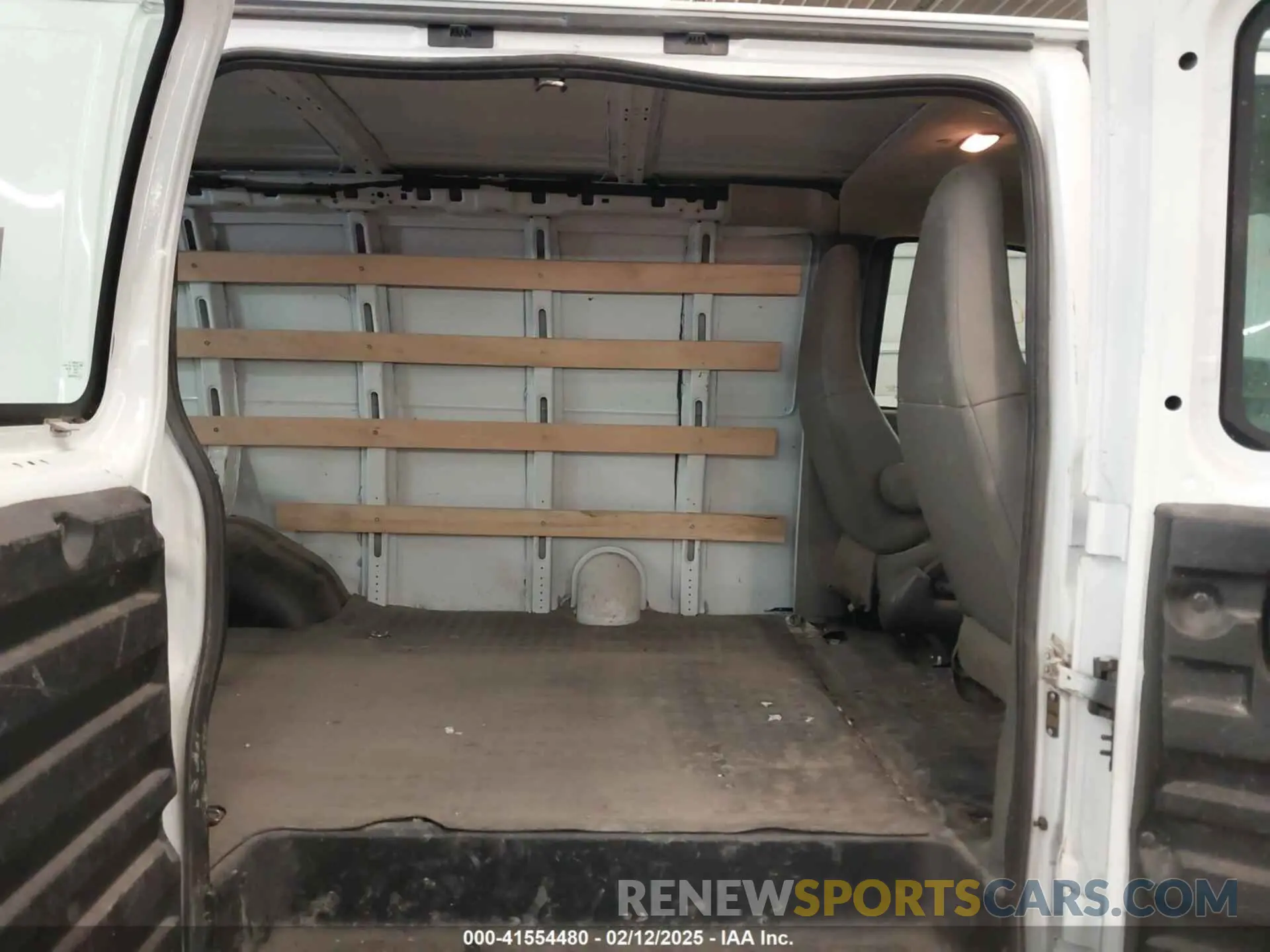 8 Photograph of a damaged car 1GCWGAFG5K1321545 CHEVROLET EXPRESS 2500 2019