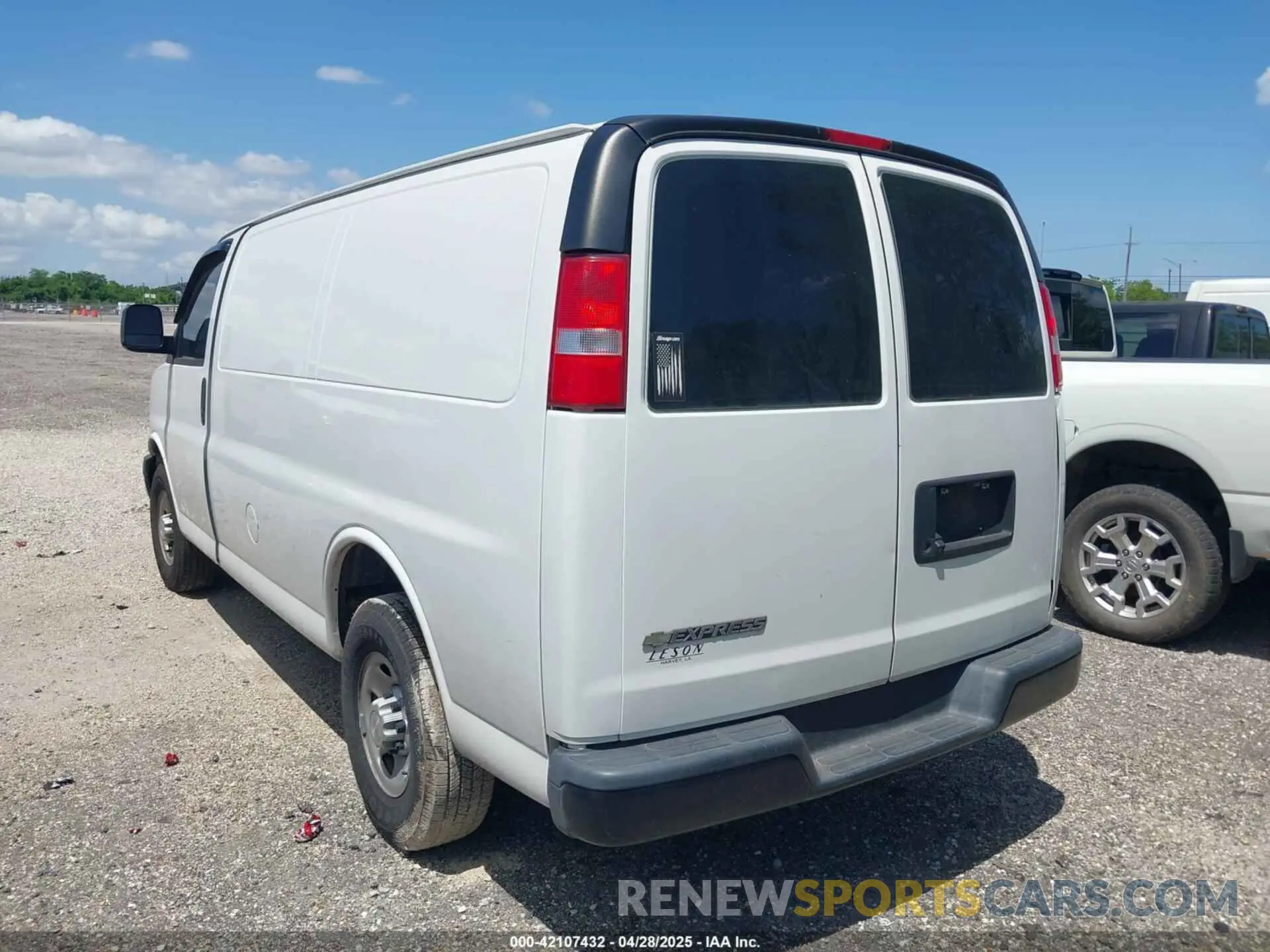 15 Photograph of a damaged car 1GCWGAFG8K1365250 CHEVROLET EXPRESS 2500 2019