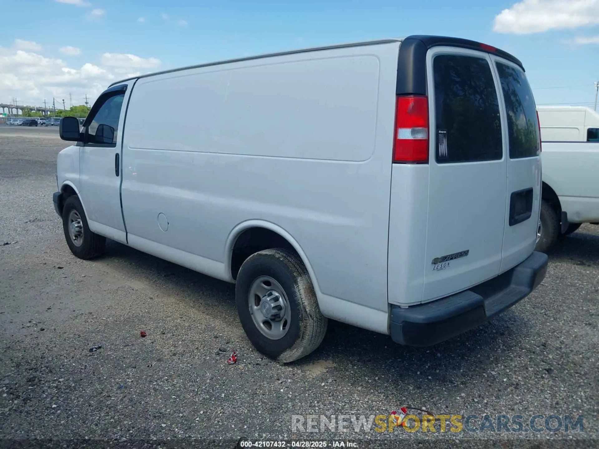 3 Photograph of a damaged car 1GCWGAFG8K1365250 CHEVROLET EXPRESS 2500 2019