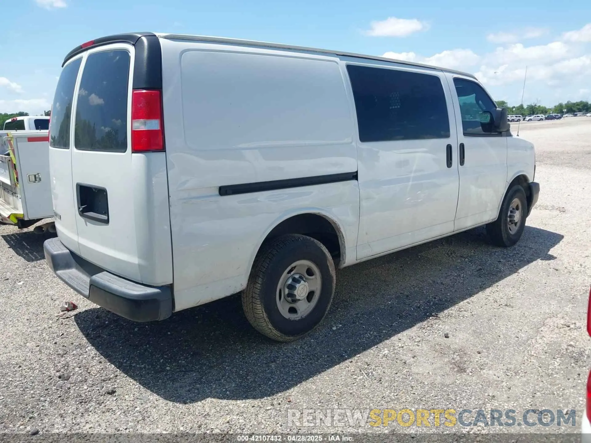 4 Photograph of a damaged car 1GCWGAFG8K1365250 CHEVROLET EXPRESS 2500 2019