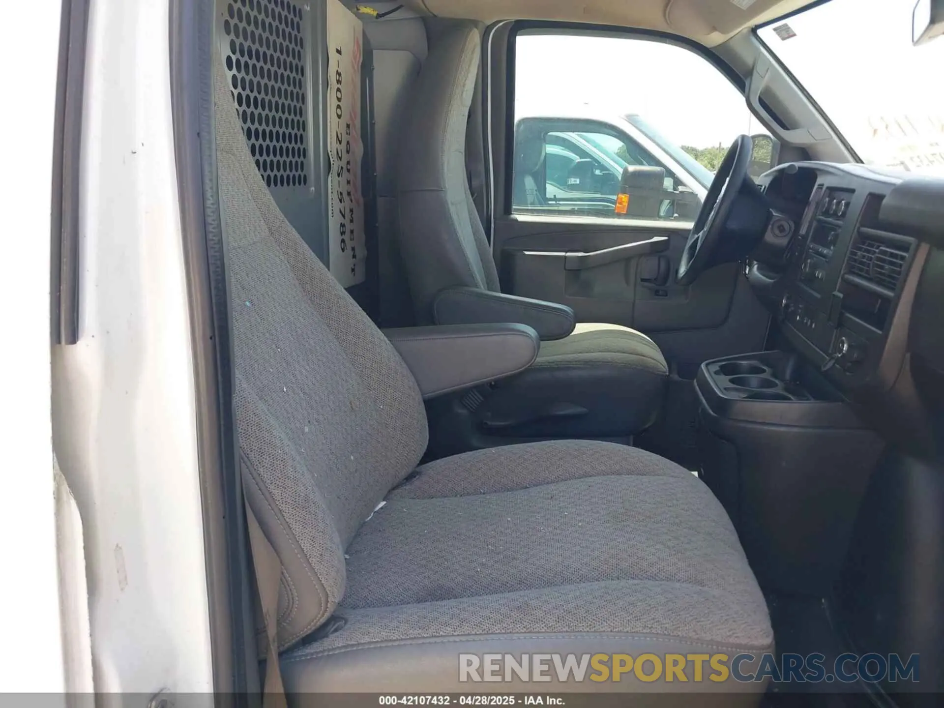 8 Photograph of a damaged car 1GCWGAFG8K1365250 CHEVROLET EXPRESS 2500 2019