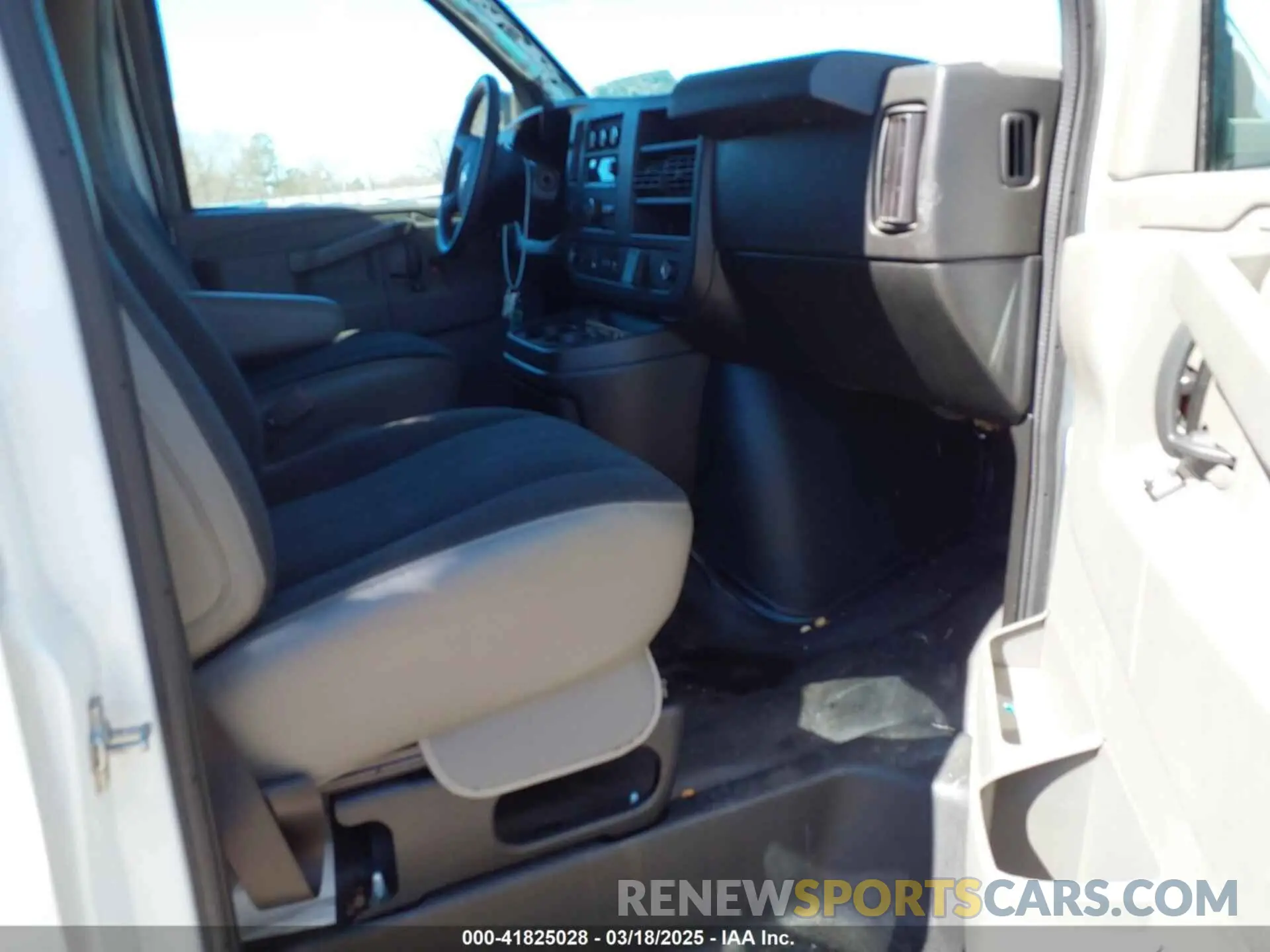 5 Photograph of a damaged car 1GCWGAFG9K1277324 CHEVROLET EXPRESS 2500 2019