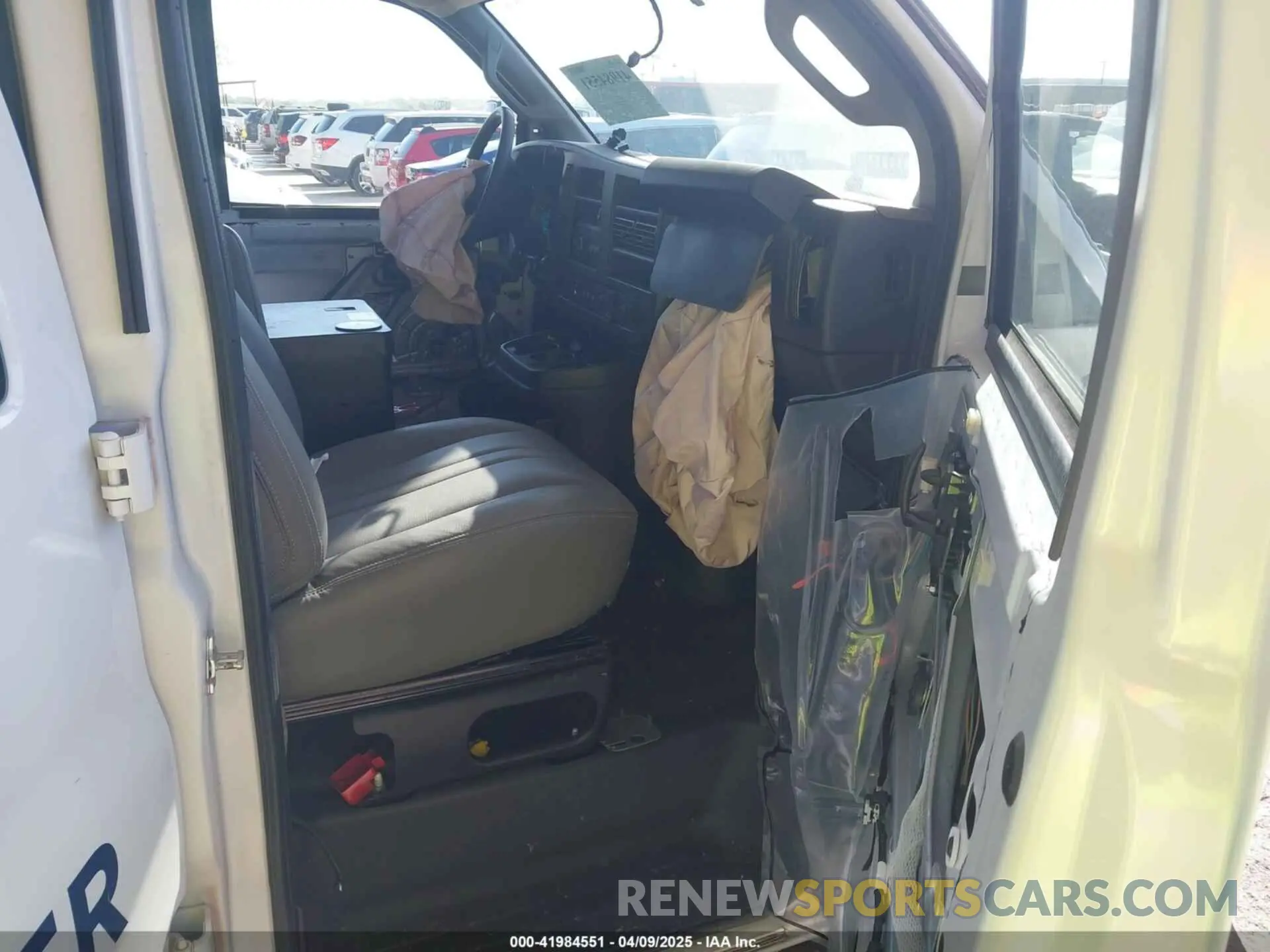 5 Photograph of a damaged car 1GCWGAFP0K1163129 CHEVROLET EXPRESS 2500 2019