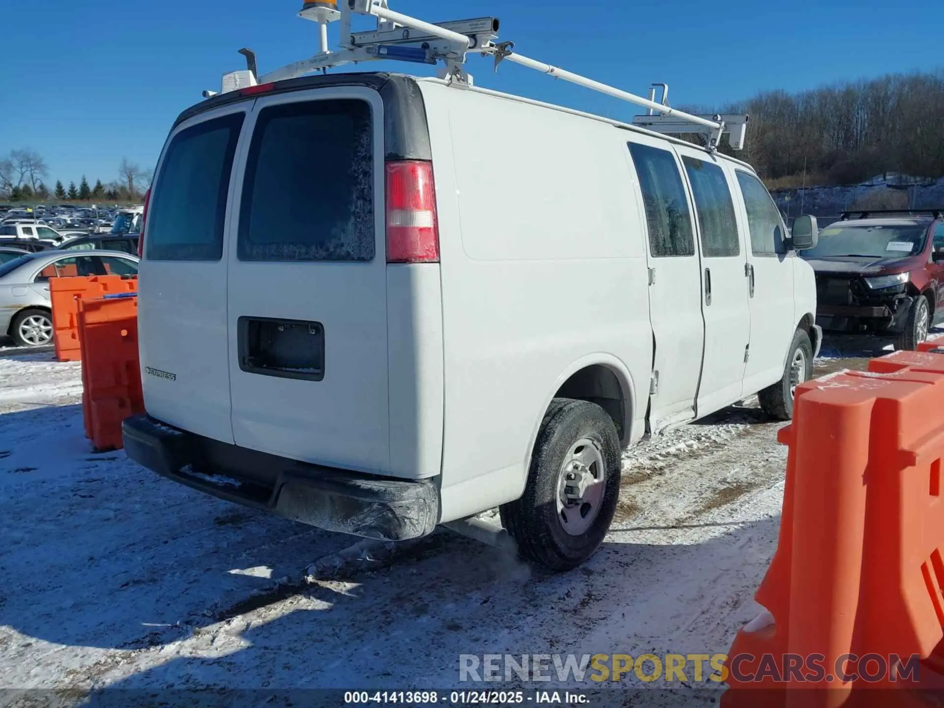 4 Photograph of a damaged car 1GCWGAFP2K1165836 CHEVROLET EXPRESS 2500 2019