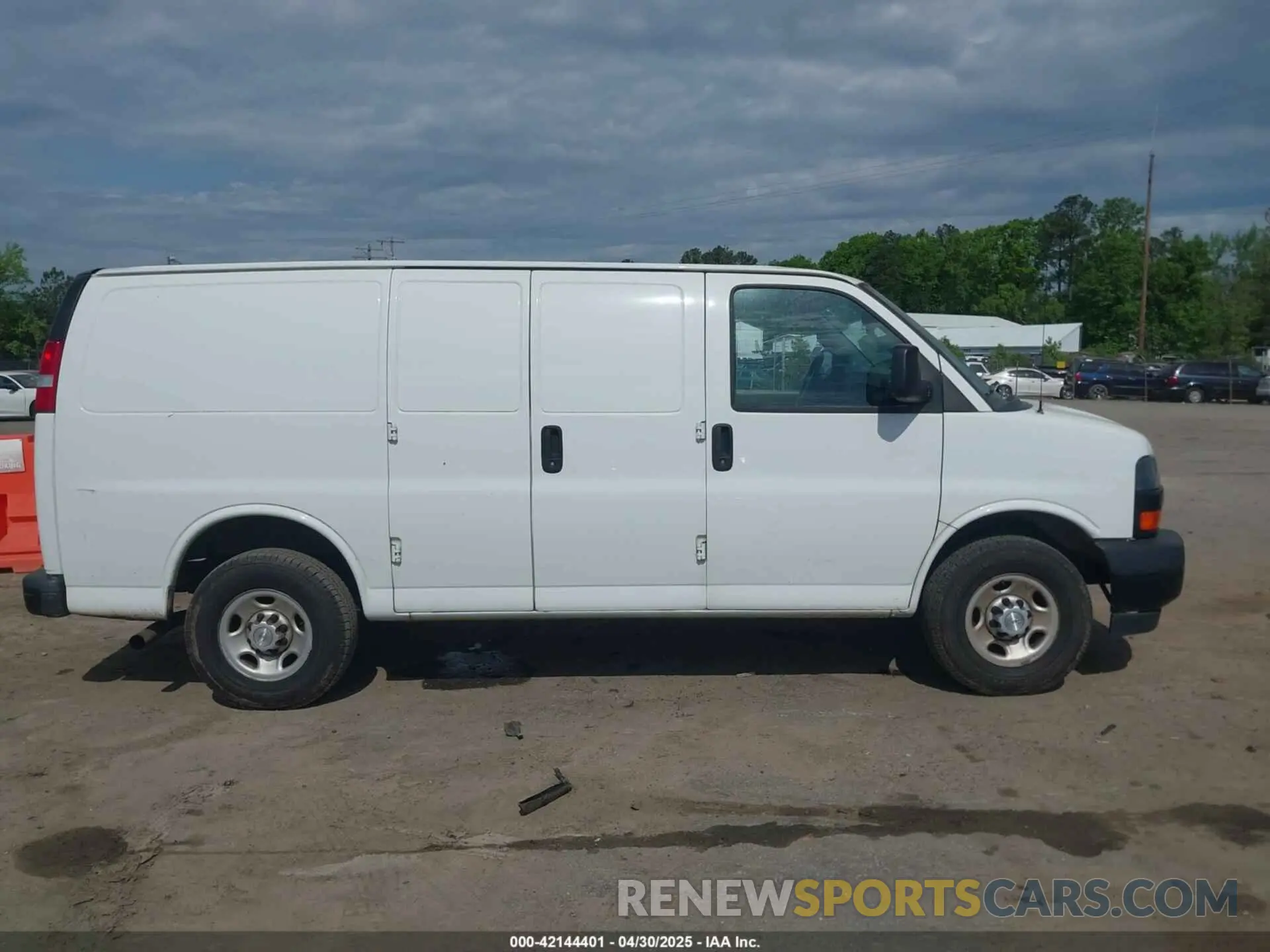 13 Photograph of a damaged car 1GCWGAFP2K1241541 CHEVROLET EXPRESS 2500 2019