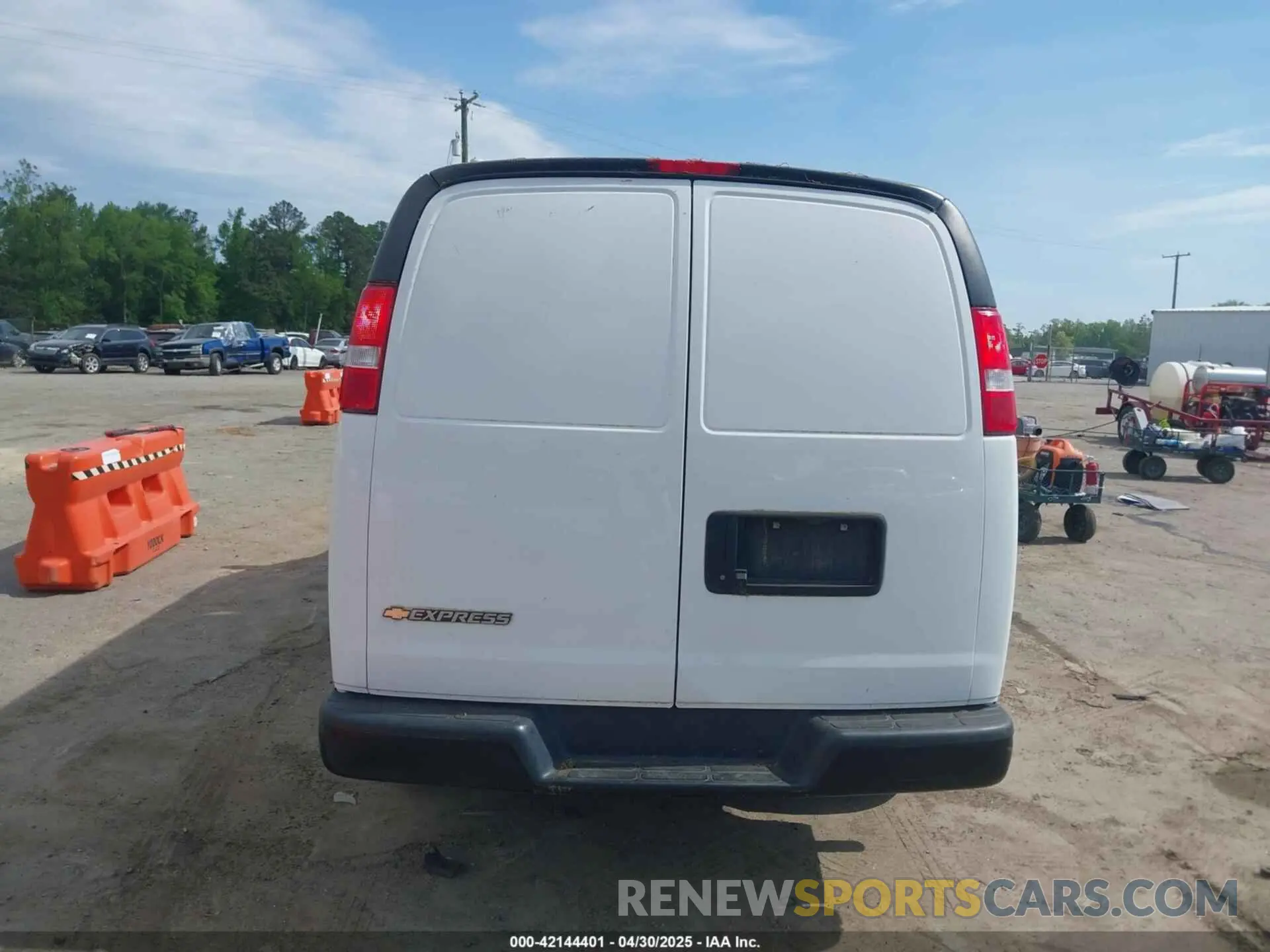16 Photograph of a damaged car 1GCWGAFP2K1241541 CHEVROLET EXPRESS 2500 2019