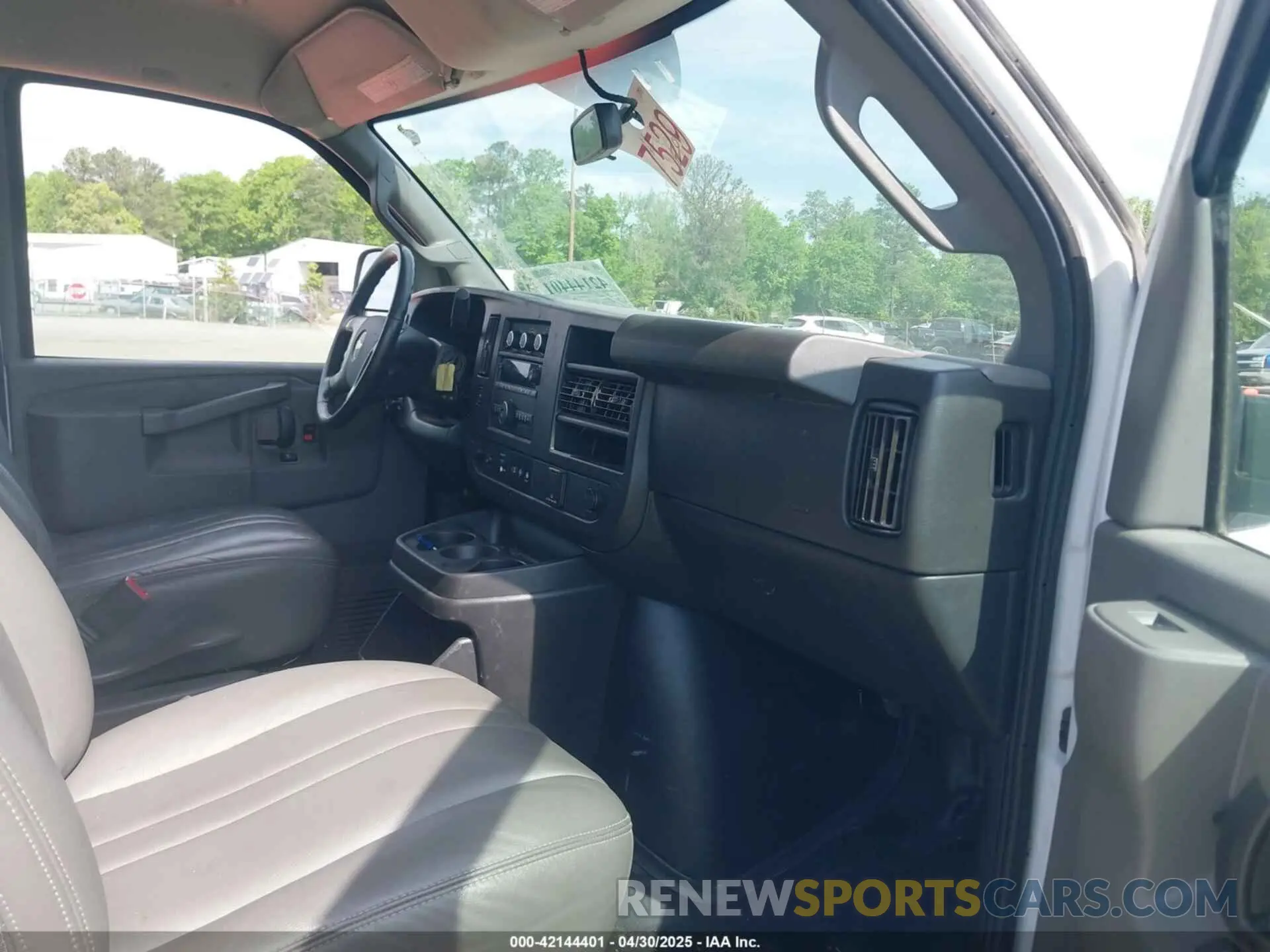 5 Photograph of a damaged car 1GCWGAFP2K1241541 CHEVROLET EXPRESS 2500 2019