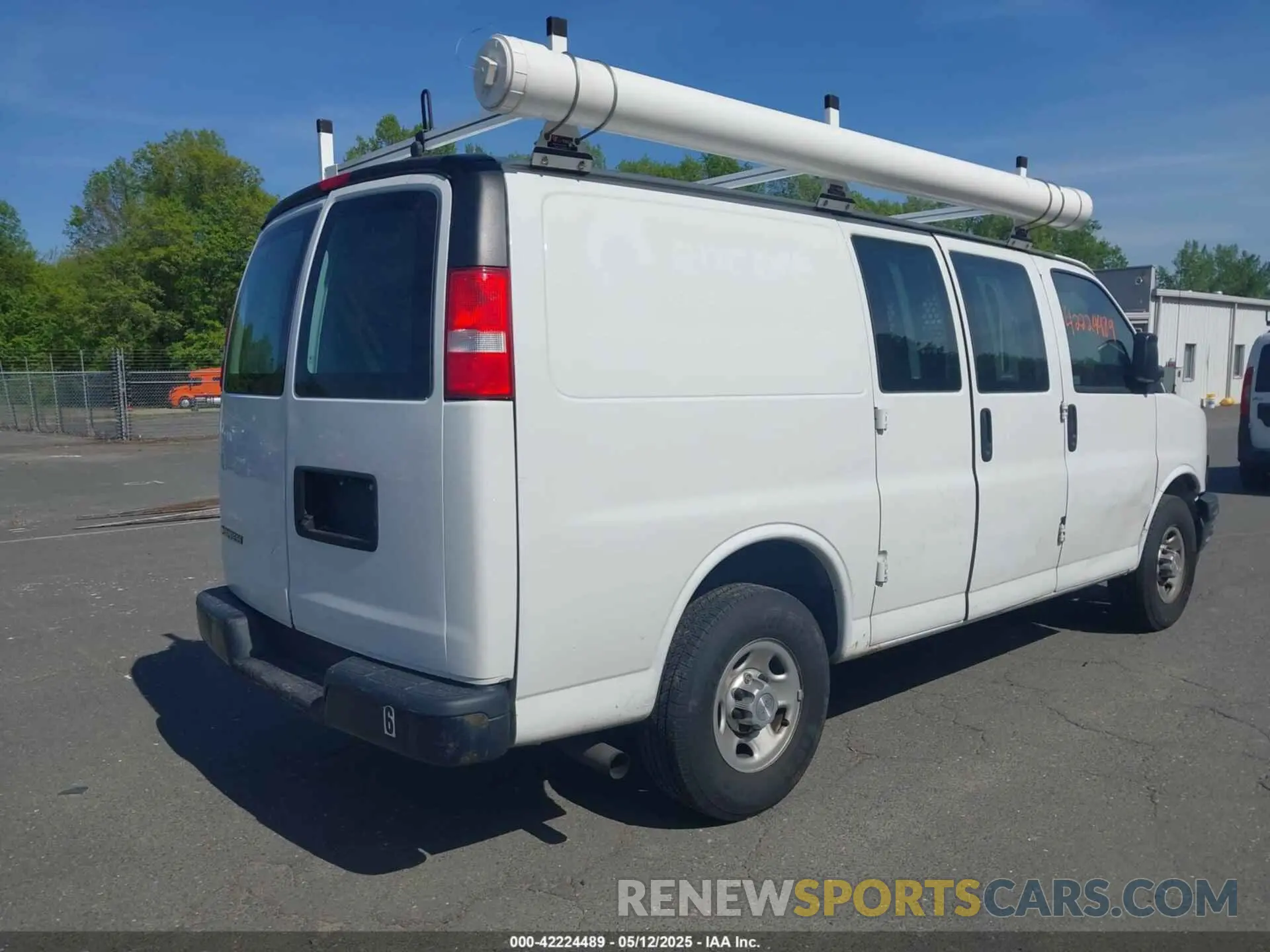 4 Photograph of a damaged car 1GCWGAFP2K1251874 CHEVROLET EXPRESS 2500 2019
