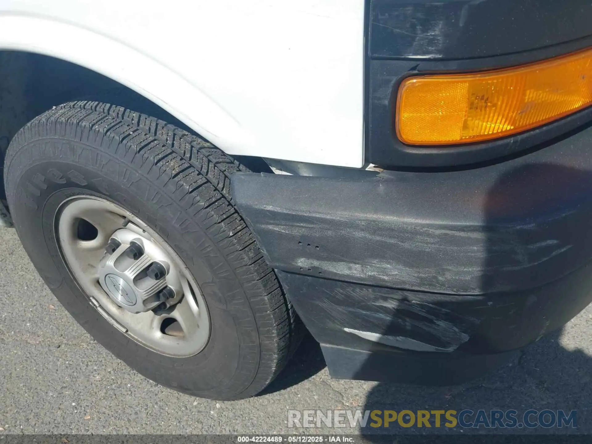 6 Photograph of a damaged car 1GCWGAFP2K1251874 CHEVROLET EXPRESS 2500 2019