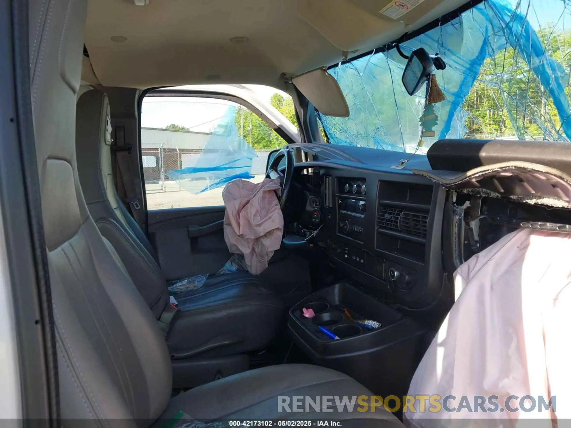 5 Photograph of a damaged car 1GCWGAFP2K1274068 CHEVROLET EXPRESS 2500 2019