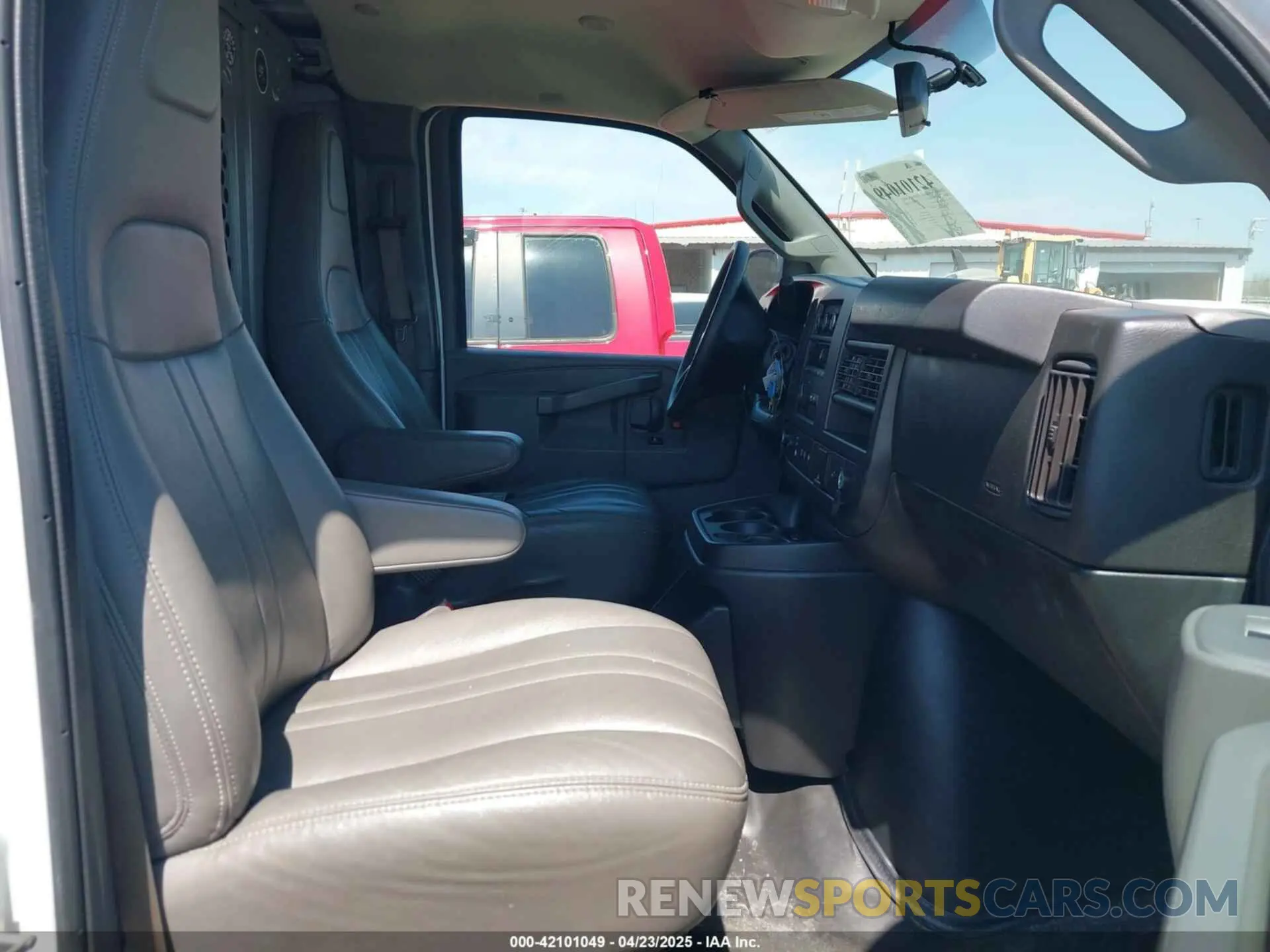 5 Photograph of a damaged car 1GCWGAFP3K1249390 CHEVROLET EXPRESS 2500 2019