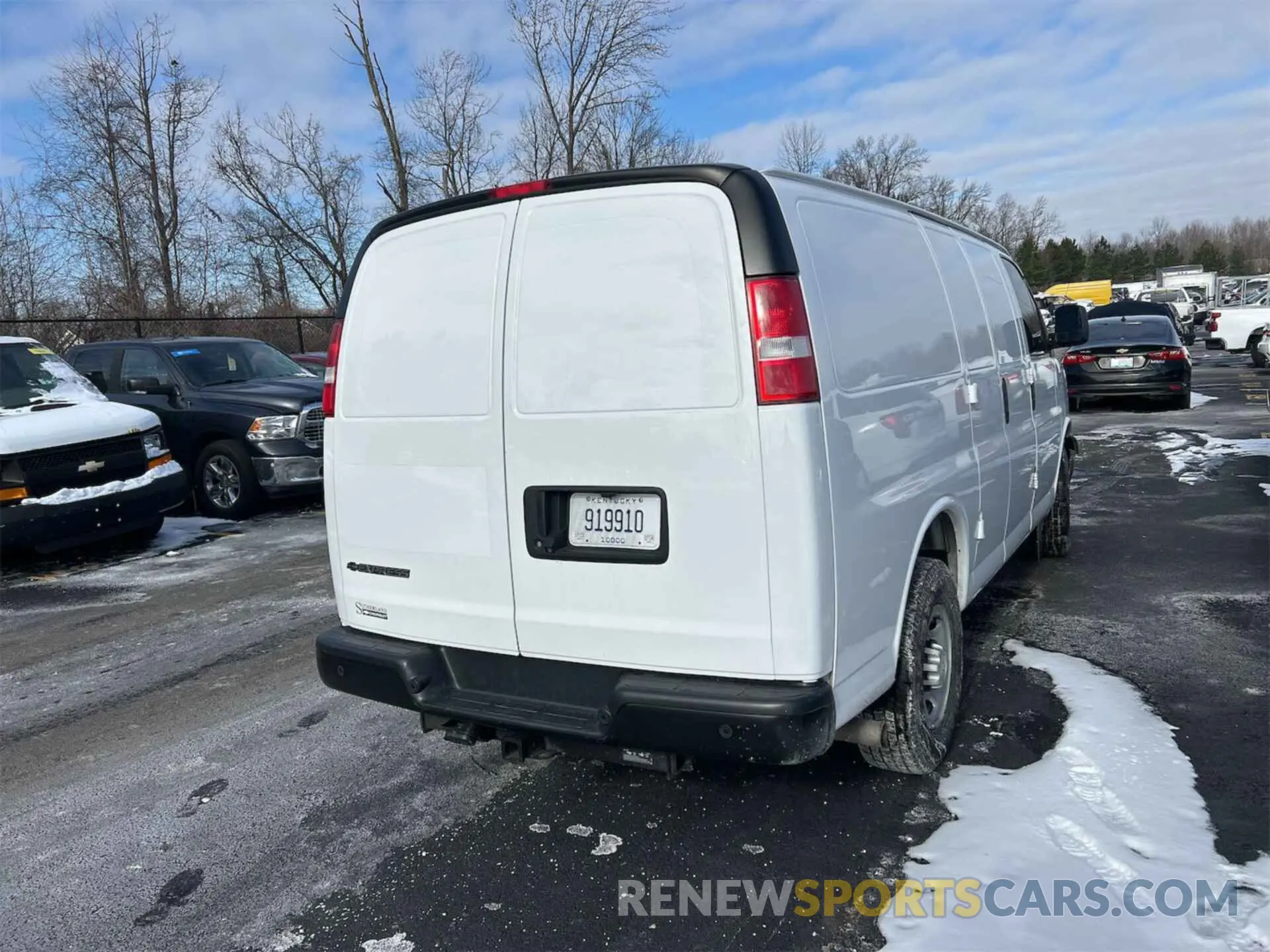 18 Photograph of a damaged car 1GCWGAFP3K1367584 CHEVROLET EXPRESS 2500 2019