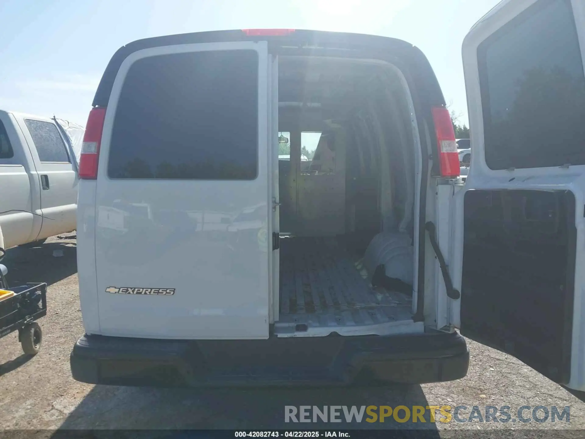 16 Photograph of a damaged car 1GCWGAFP6K1173549 CHEVROLET EXPRESS 2500 2019