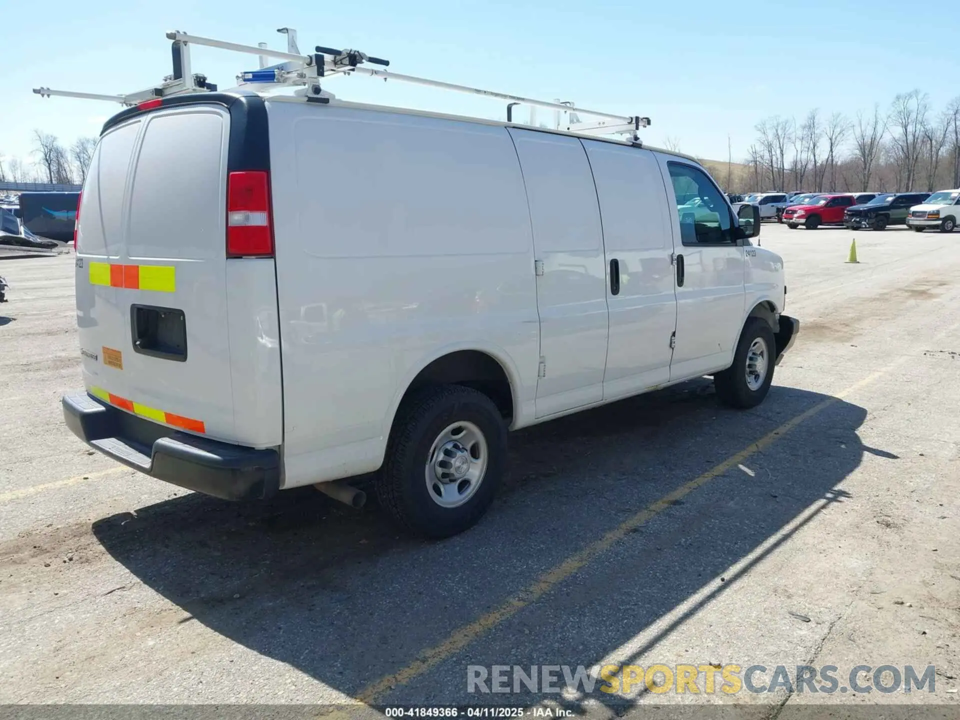4 Photograph of a damaged car 1GCWGAFP6K1240800 CHEVROLET EXPRESS 2500 2019