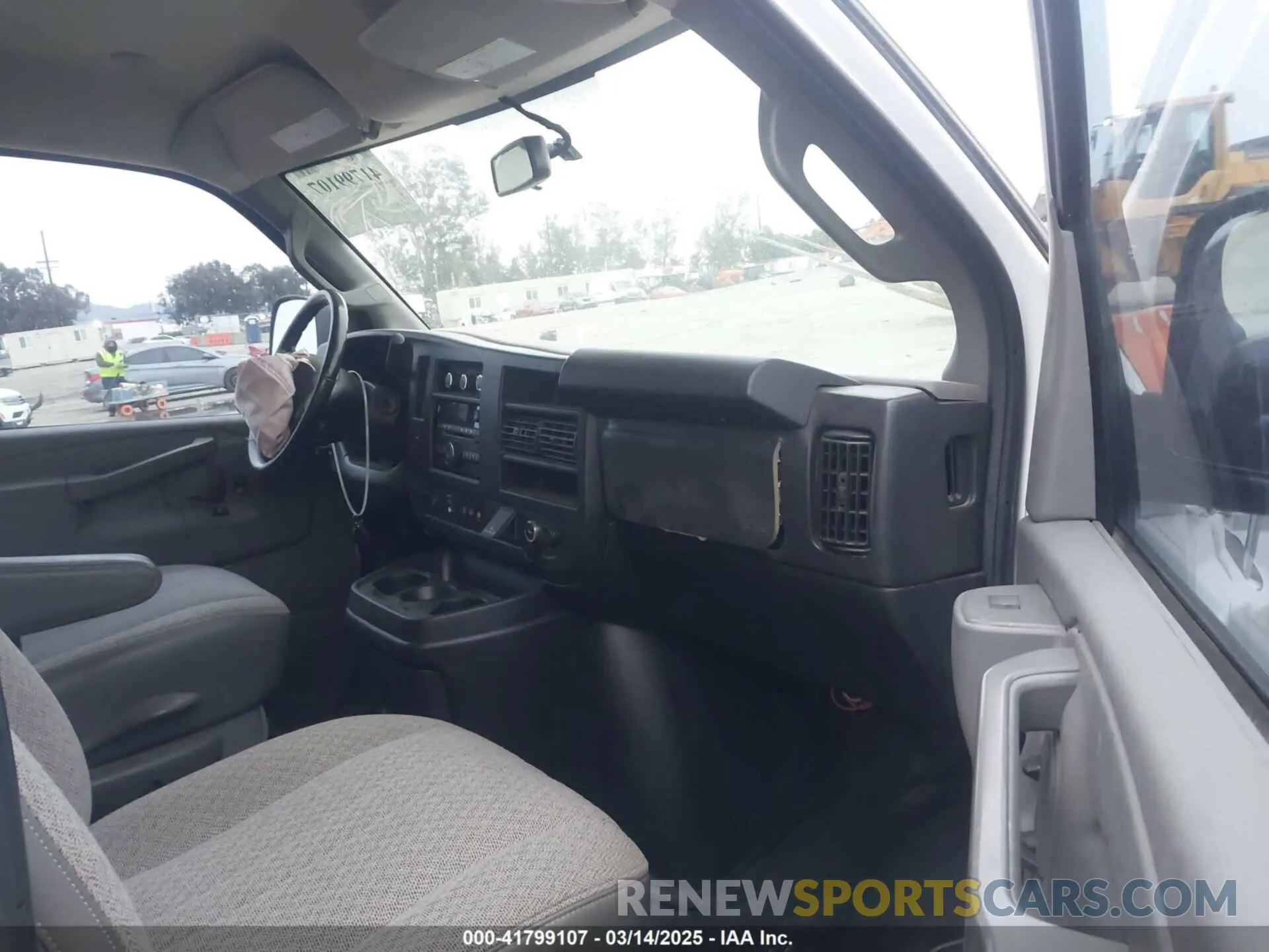 5 Photograph of a damaged car 1GCWGAFP6K1243793 CHEVROLET EXPRESS 2500 2019