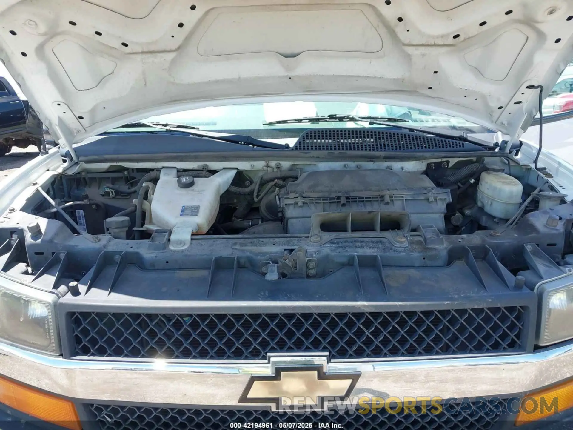 10 Photograph of a damaged car 1GCWGAFP6K1368910 CHEVROLET EXPRESS 2500 2019