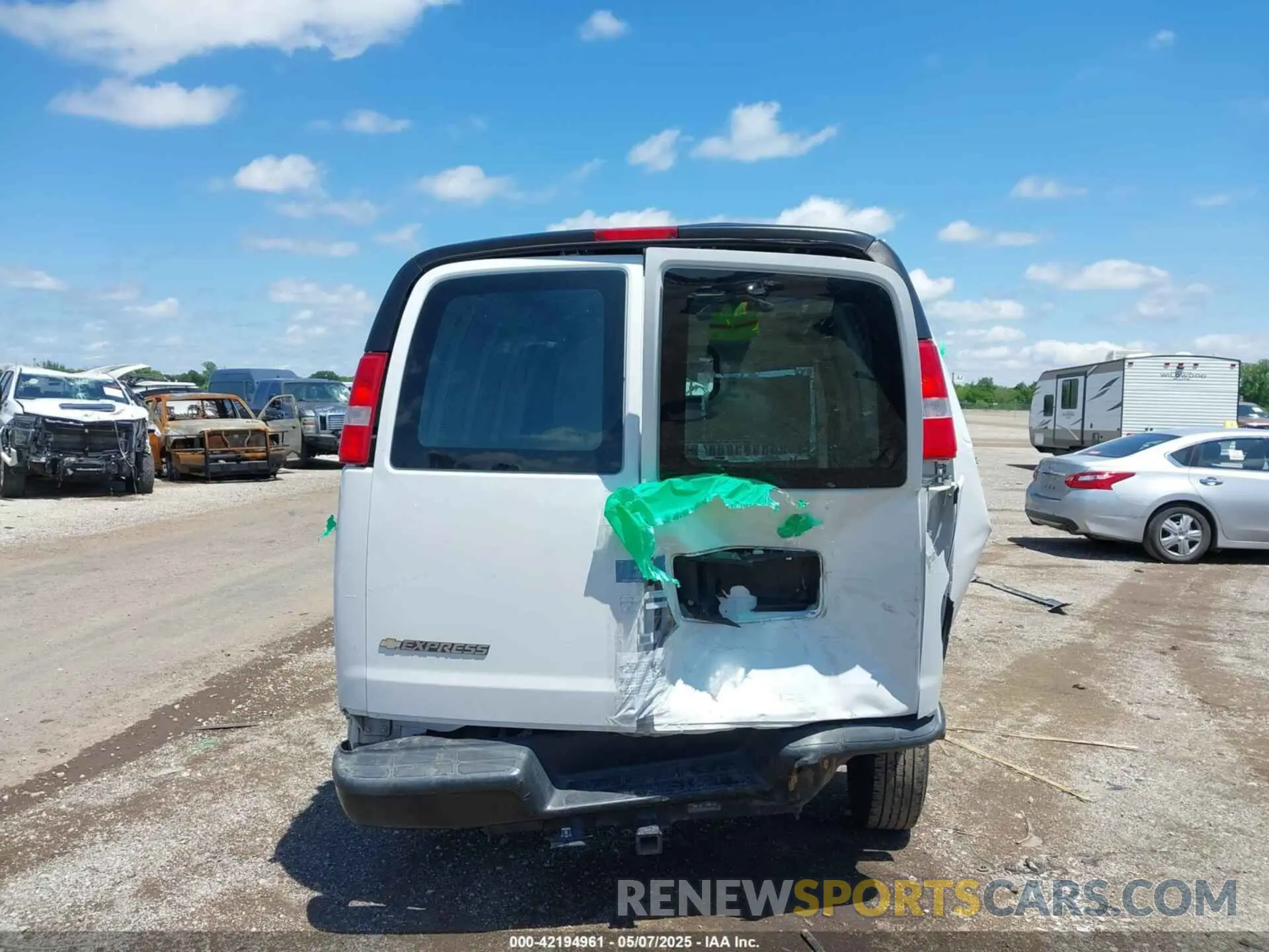 6 Photograph of a damaged car 1GCWGAFP6K1368910 CHEVROLET EXPRESS 2500 2019