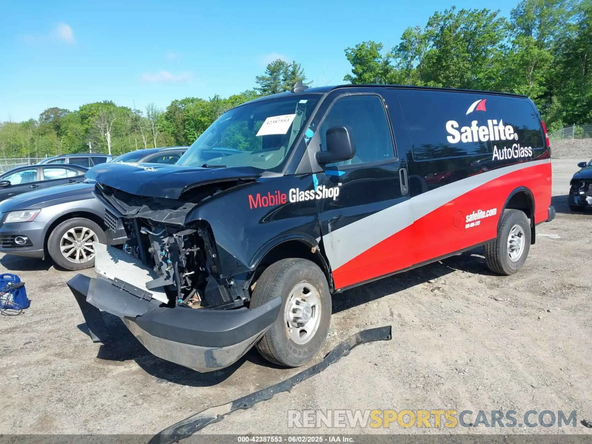 2 Photograph of a damaged car 1GCWGAFP9K1229029 CHEVROLET EXPRESS 2500 2019