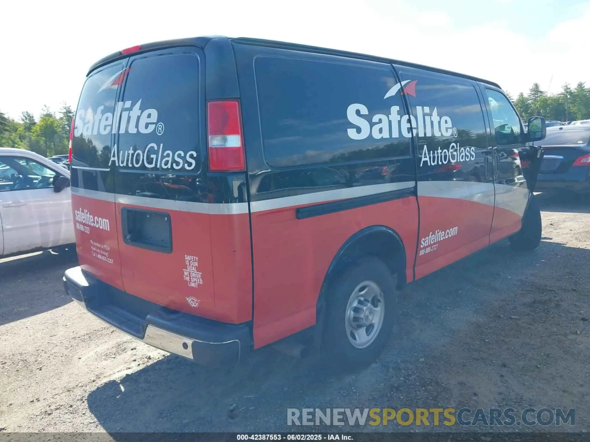 4 Photograph of a damaged car 1GCWGAFP9K1229029 CHEVROLET EXPRESS 2500 2019
