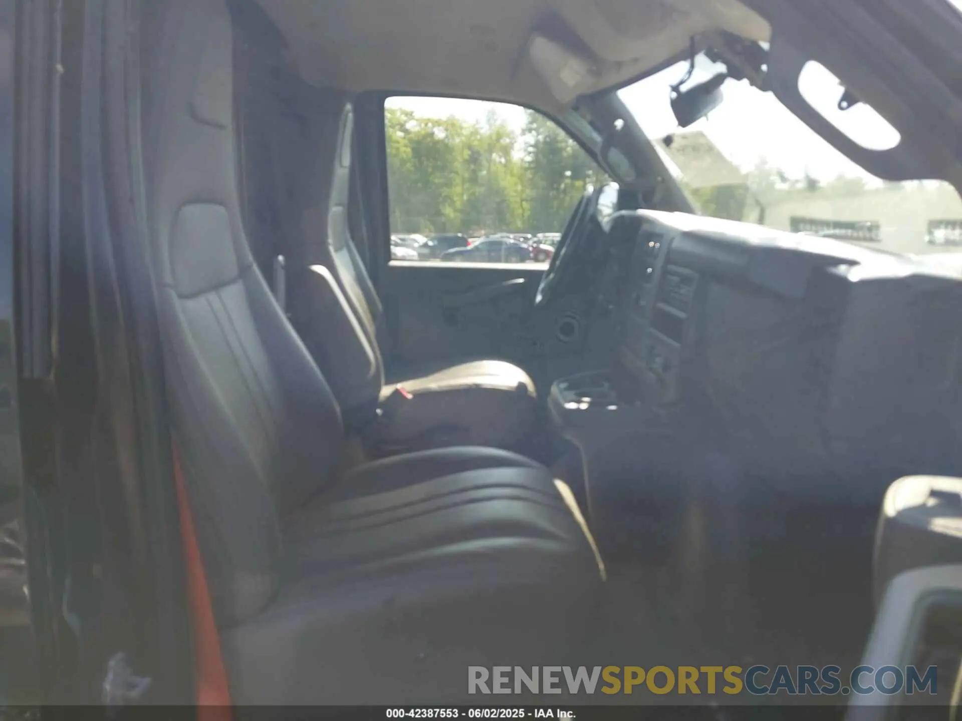 5 Photograph of a damaged car 1GCWGAFP9K1229029 CHEVROLET EXPRESS 2500 2019