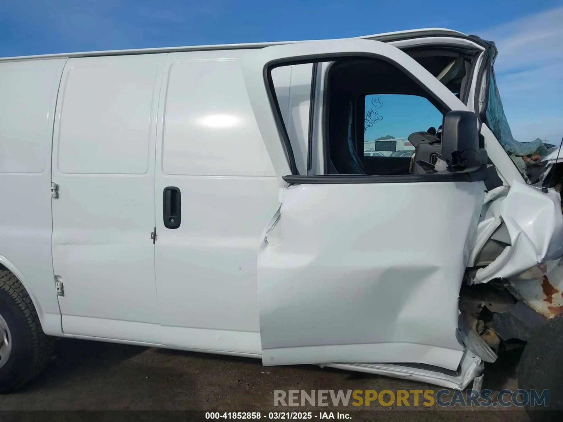 14 Photograph of a damaged car 1GCWGAFPXK1365332 CHEVROLET EXPRESS 2500 2019