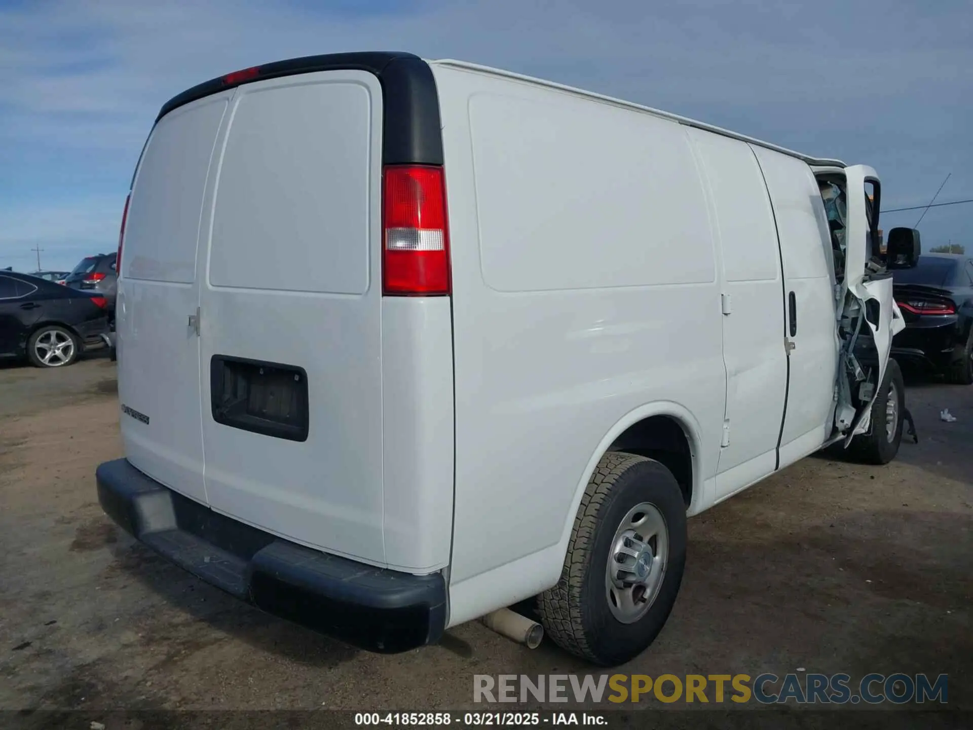 4 Photograph of a damaged car 1GCWGAFPXK1365332 CHEVROLET EXPRESS 2500 2019