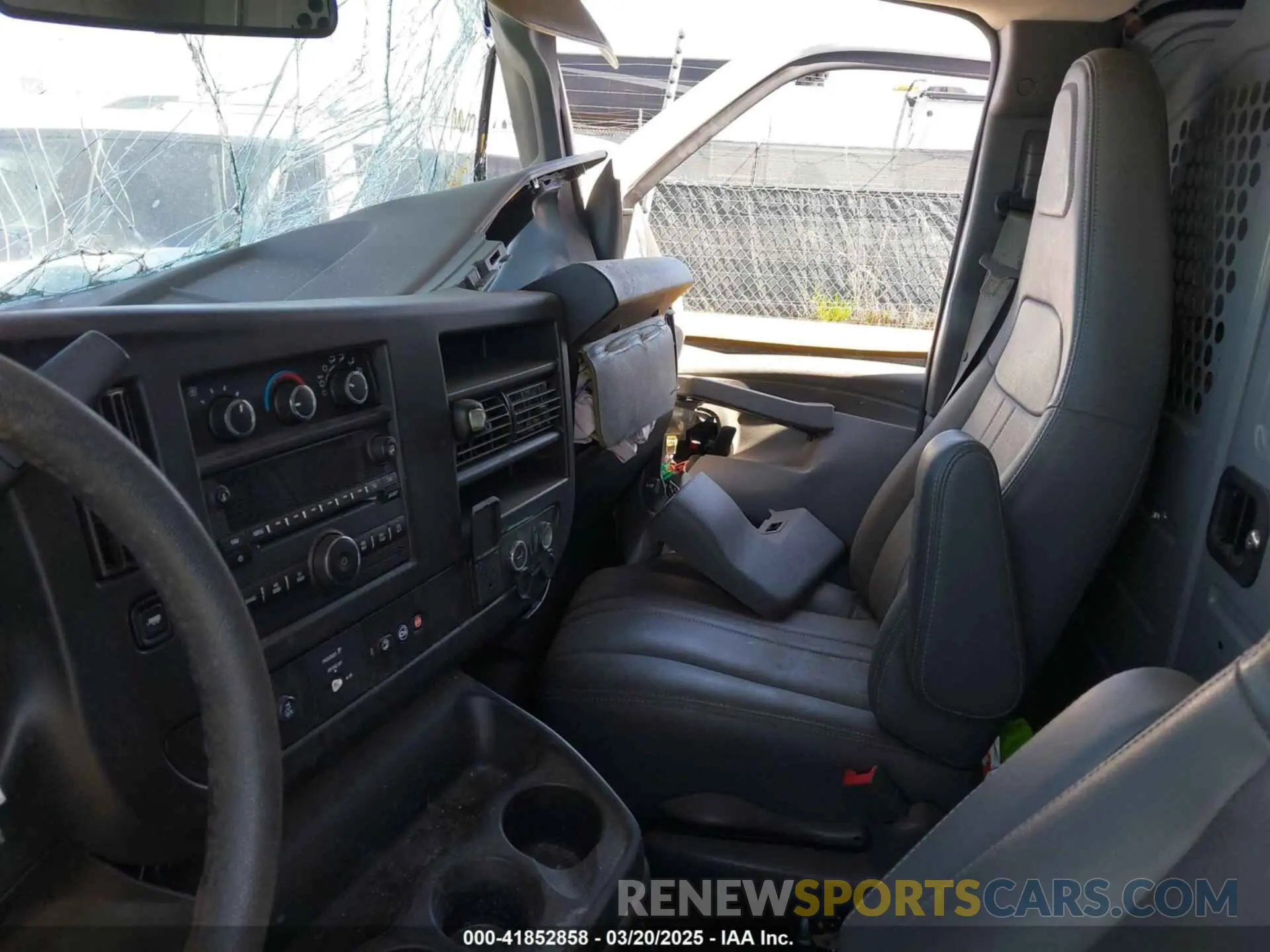 5 Photograph of a damaged car 1GCWGAFPXK1365332 CHEVROLET EXPRESS 2500 2019