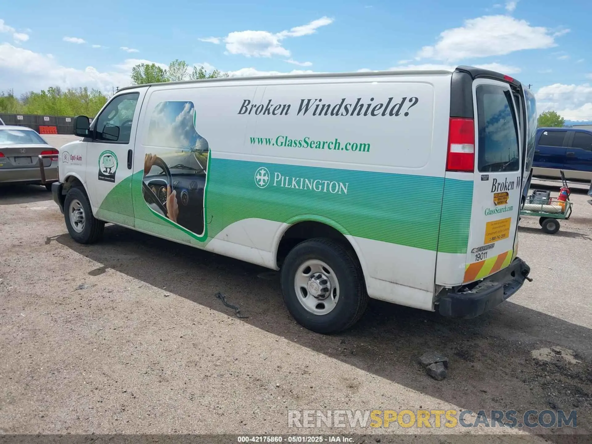 3 Photograph of a damaged car 1GCWGBFP0K1354958 CHEVROLET EXPRESS 2500 2019