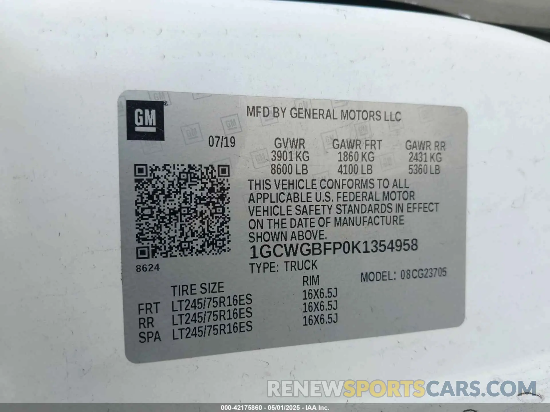 9 Photograph of a damaged car 1GCWGBFP0K1354958 CHEVROLET EXPRESS 2500 2019