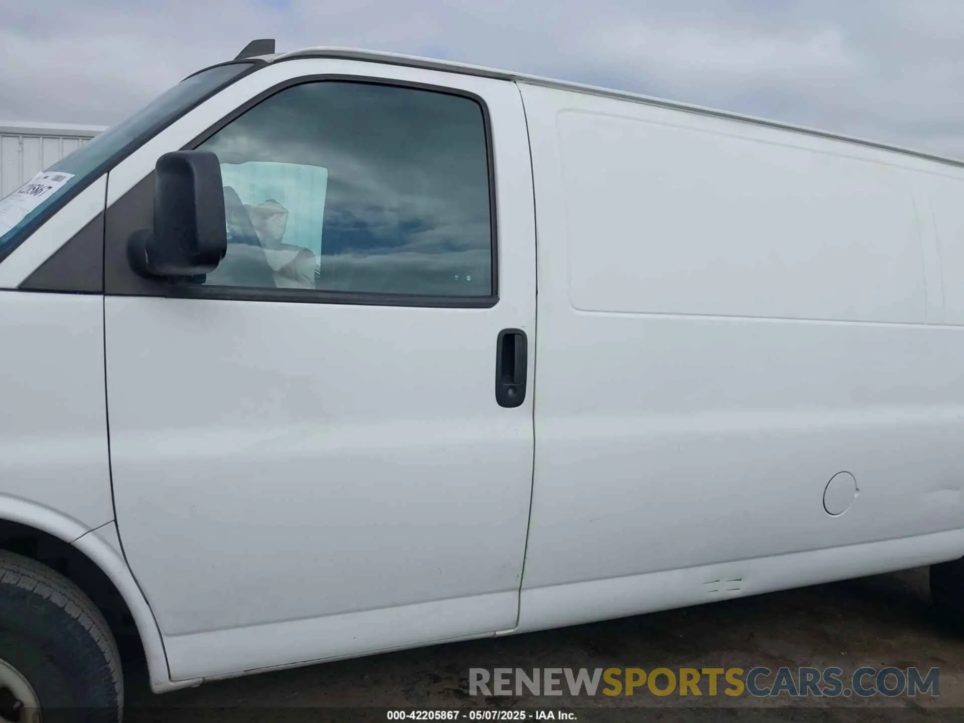 15 Photograph of a damaged car 1GCWGBFP4K1183082 CHEVROLET EXPRESS 2500 2019