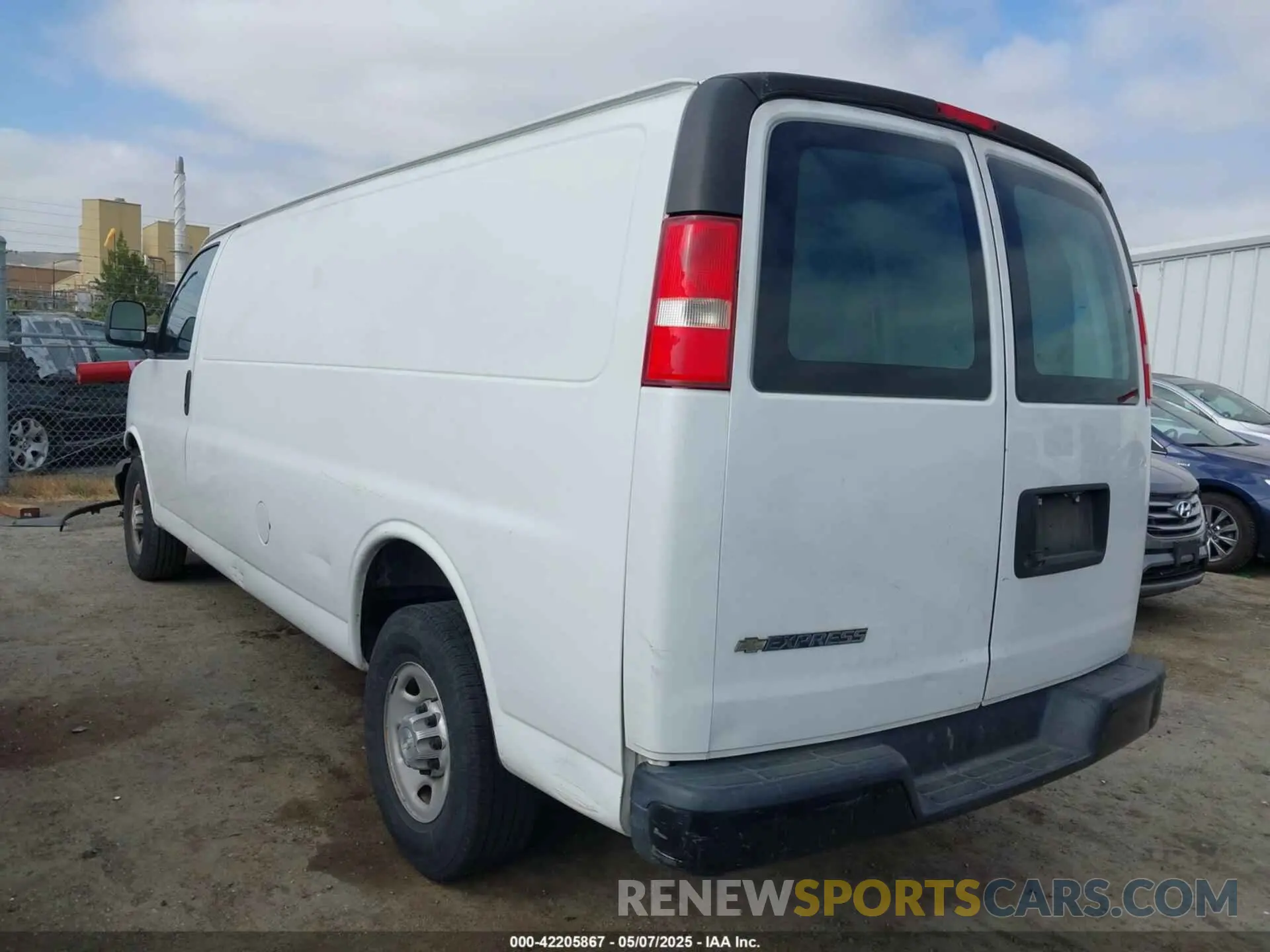 3 Photograph of a damaged car 1GCWGBFP4K1183082 CHEVROLET EXPRESS 2500 2019