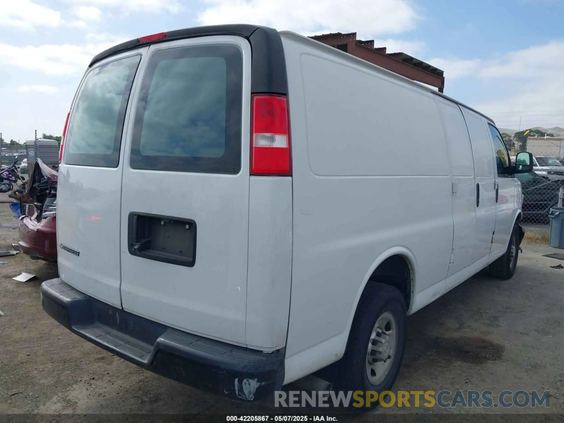 4 Photograph of a damaged car 1GCWGBFP4K1183082 CHEVROLET EXPRESS 2500 2019
