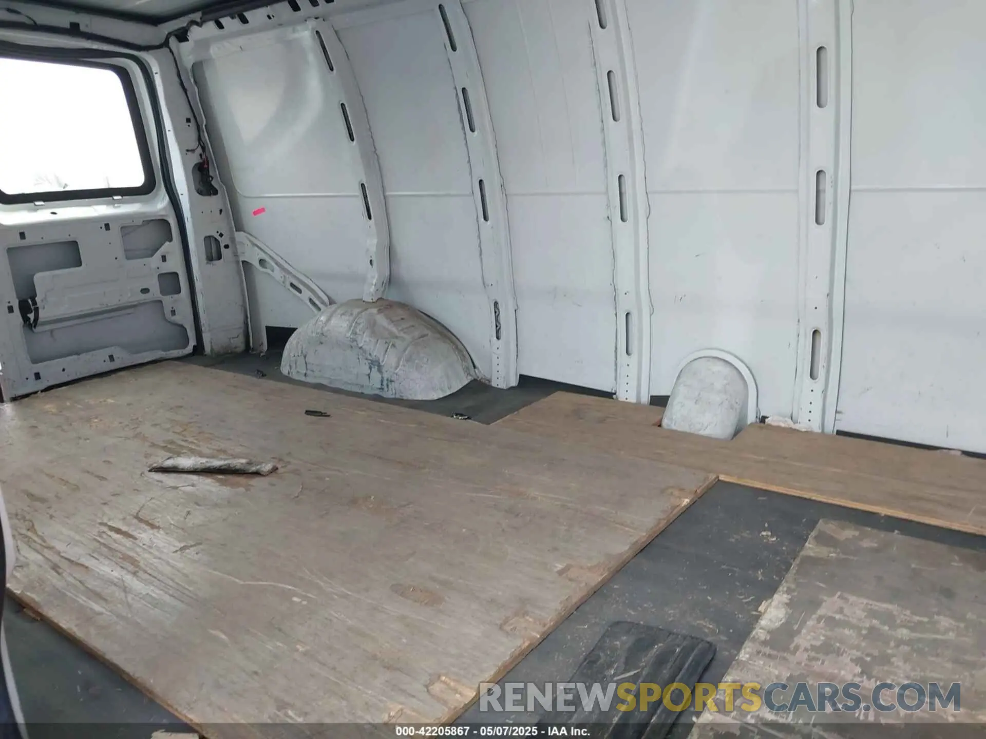 8 Photograph of a damaged car 1GCWGBFP4K1183082 CHEVROLET EXPRESS 2500 2019