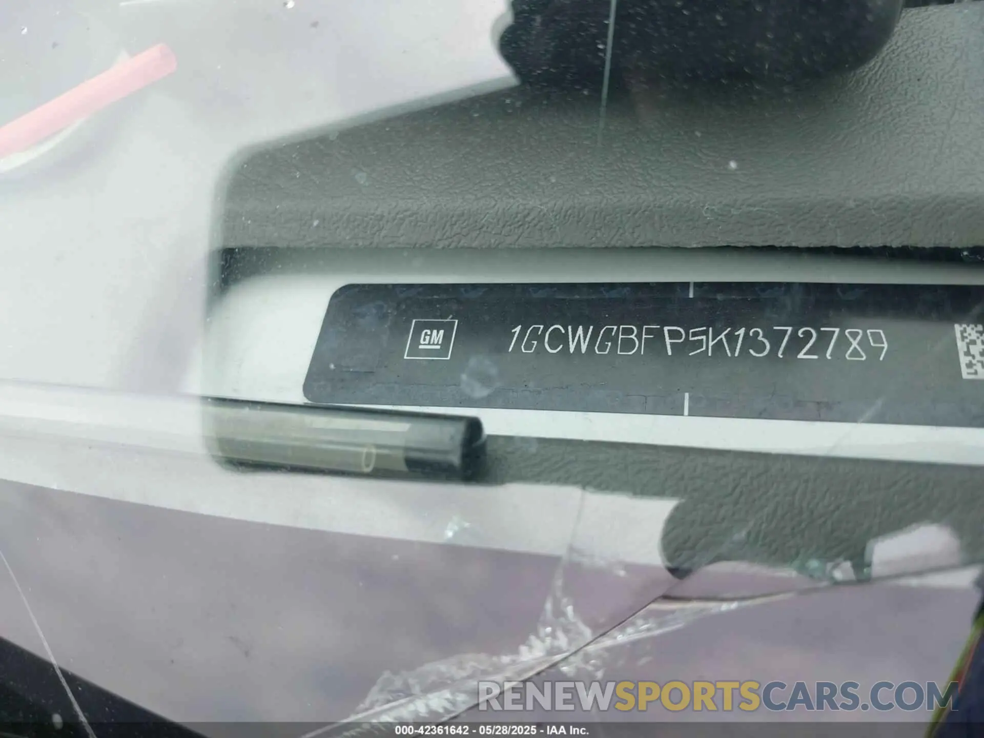 9 Photograph of a damaged car 1GCWGBFP5K1372789 CHEVROLET EXPRESS 2500 2019