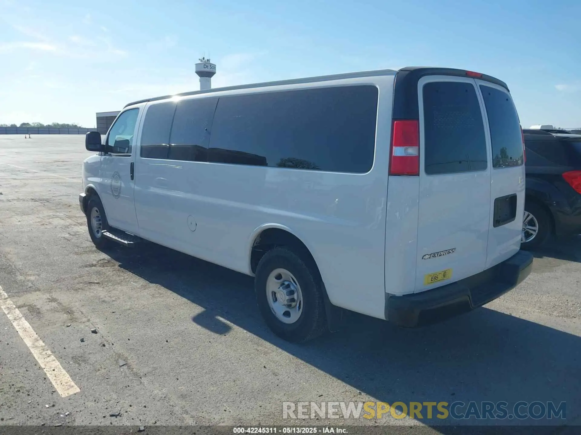 3 Photograph of a damaged car 1GAZGNFG8K1366931 CHEVROLET EXPRESS 3500 2019