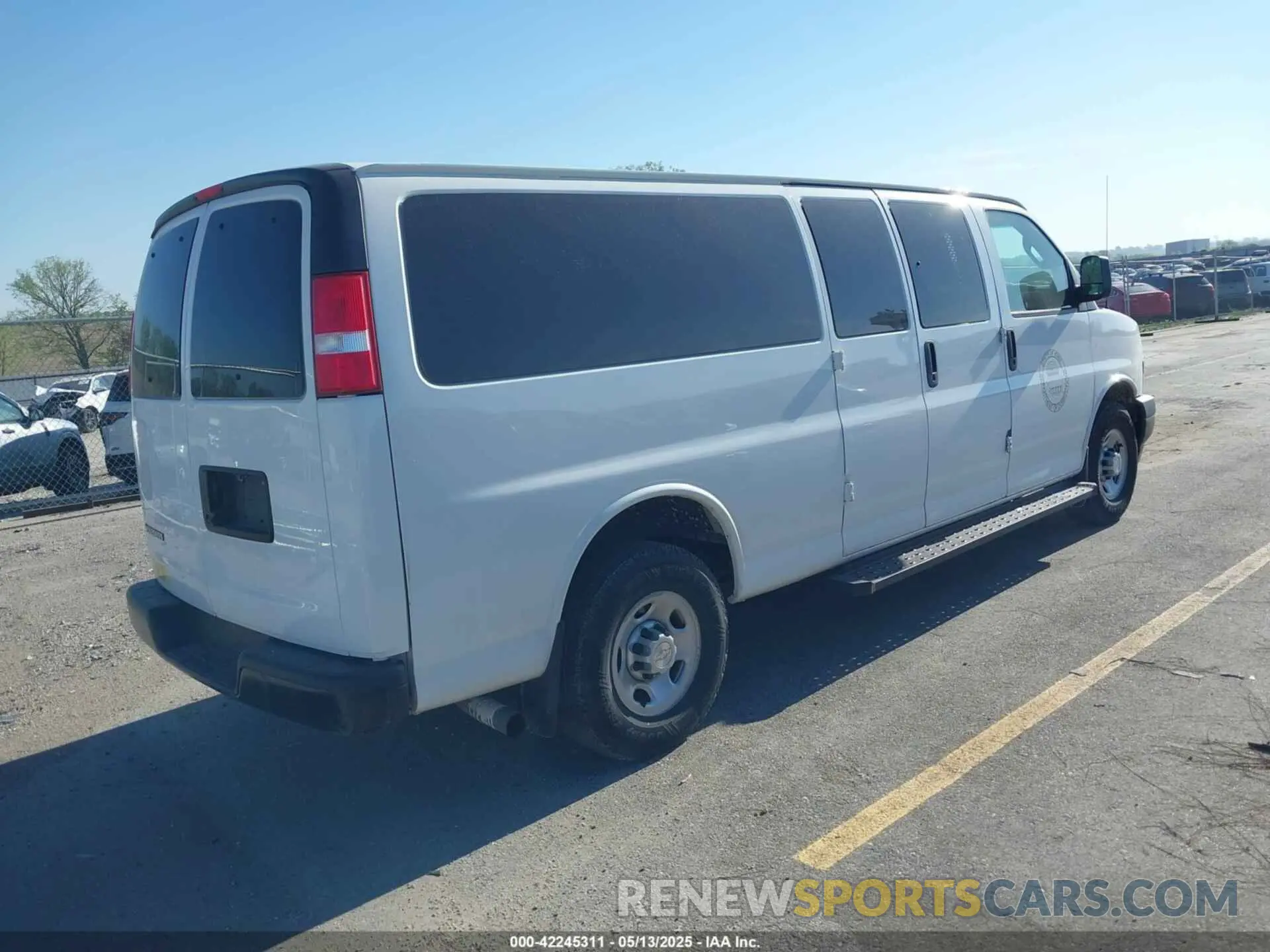 4 Photograph of a damaged car 1GAZGNFG8K1366931 CHEVROLET EXPRESS 3500 2019