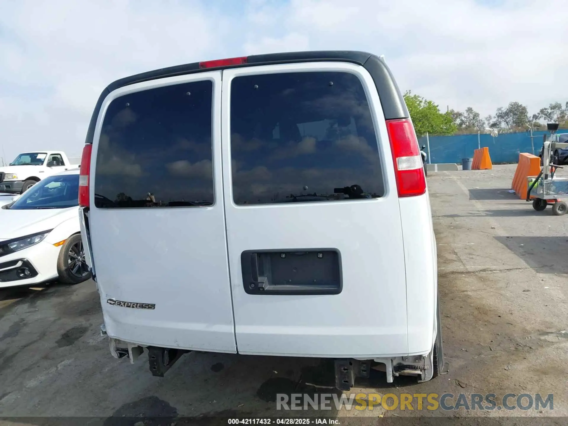 17 Photograph of a damaged car 1GAZGPFG3K1158144 CHEVROLET EXPRESS 3500 2019