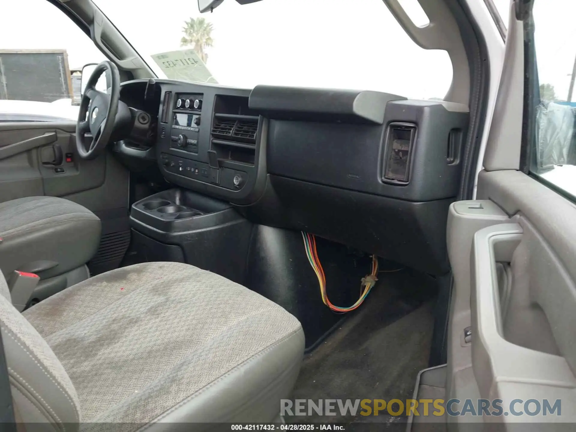 5 Photograph of a damaged car 1GAZGPFG3K1158144 CHEVROLET EXPRESS 3500 2019