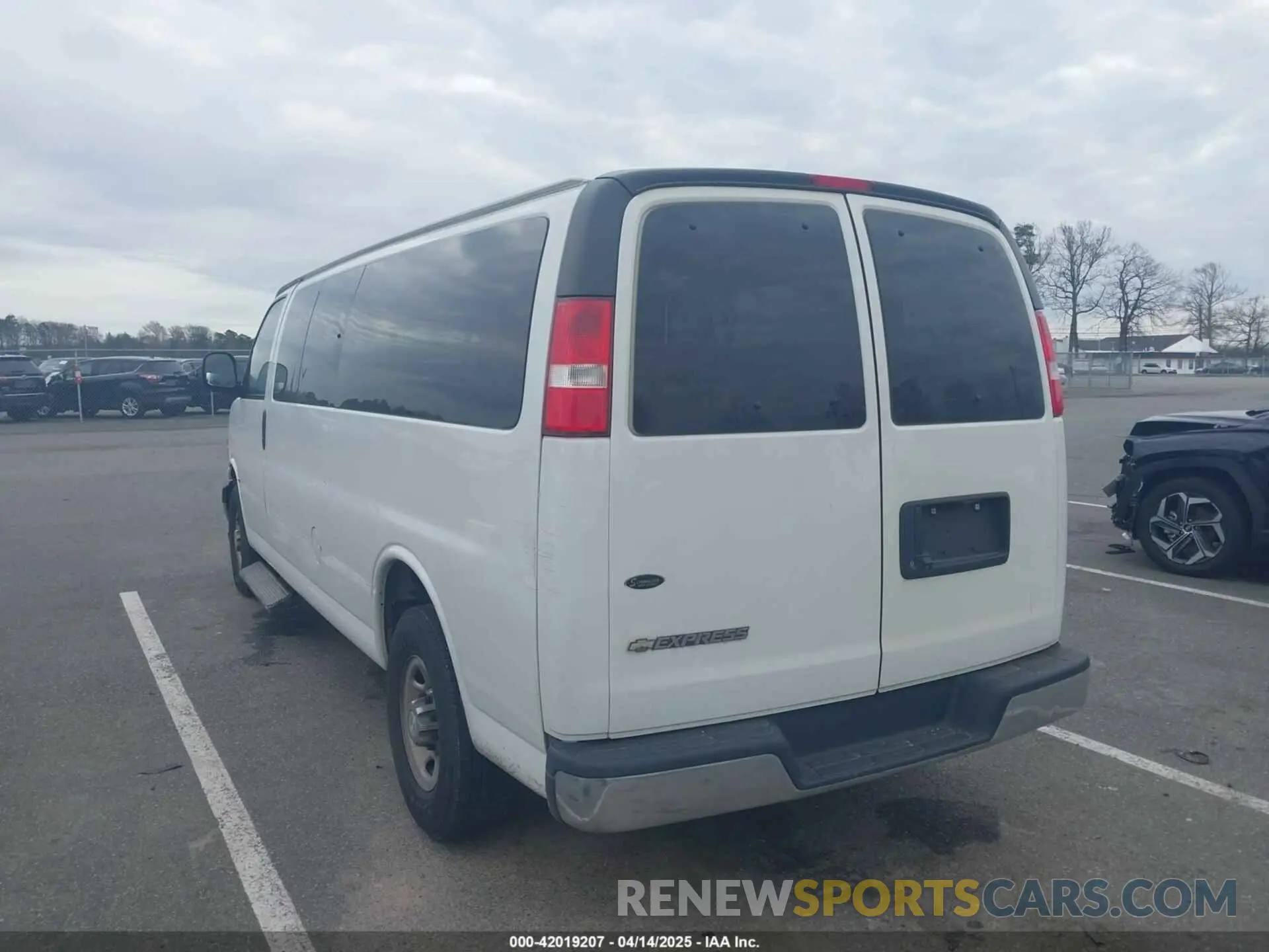 3 Photograph of a damaged car 1GAZGPFP0K1291847 CHEVROLET EXPRESS 3500 2019