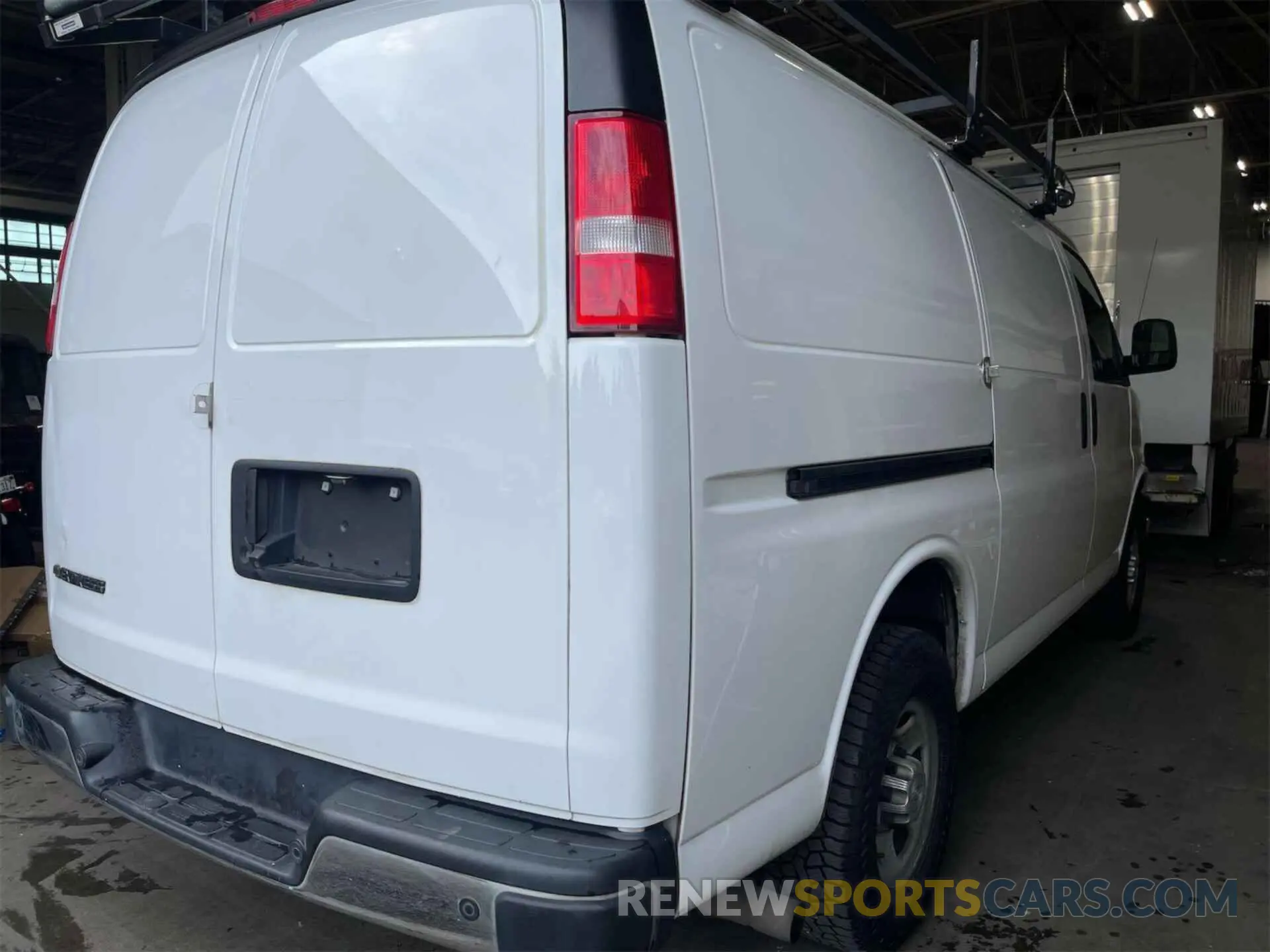 15 Photograph of a damaged car 1GCZGGFG5K1175860 CHEVROLET EXPRESS 3500 2019