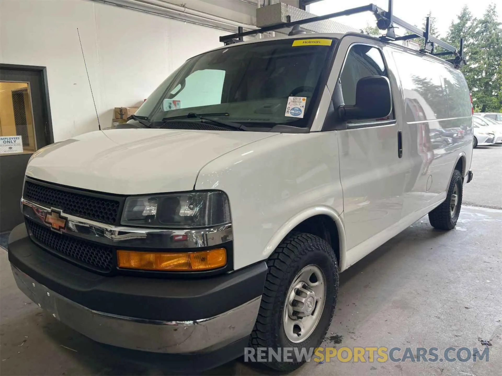 5 Photograph of a damaged car 1GCZGGFG5K1175860 CHEVROLET EXPRESS 3500 2019